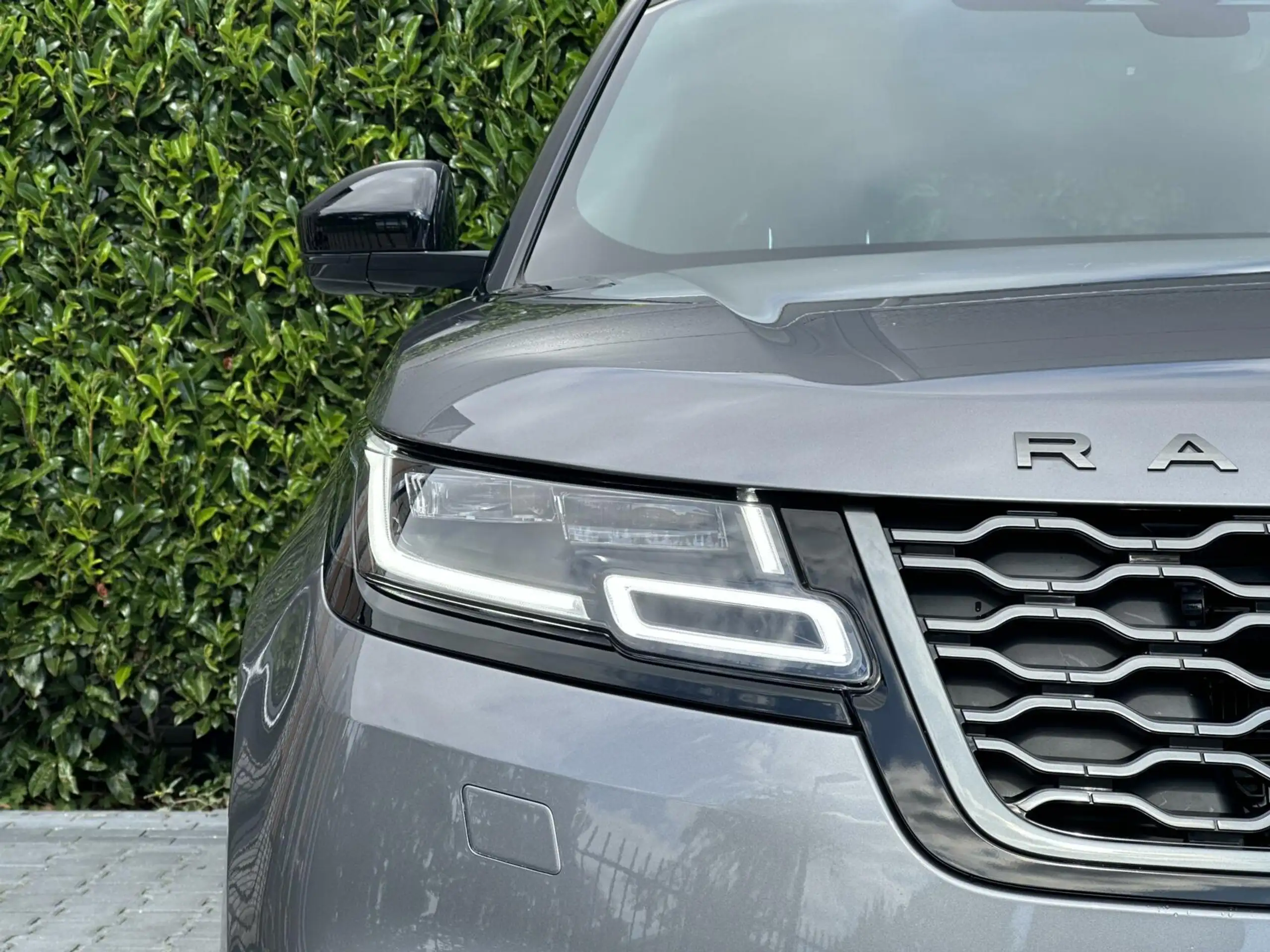 Land Rover - Range Rover Velar