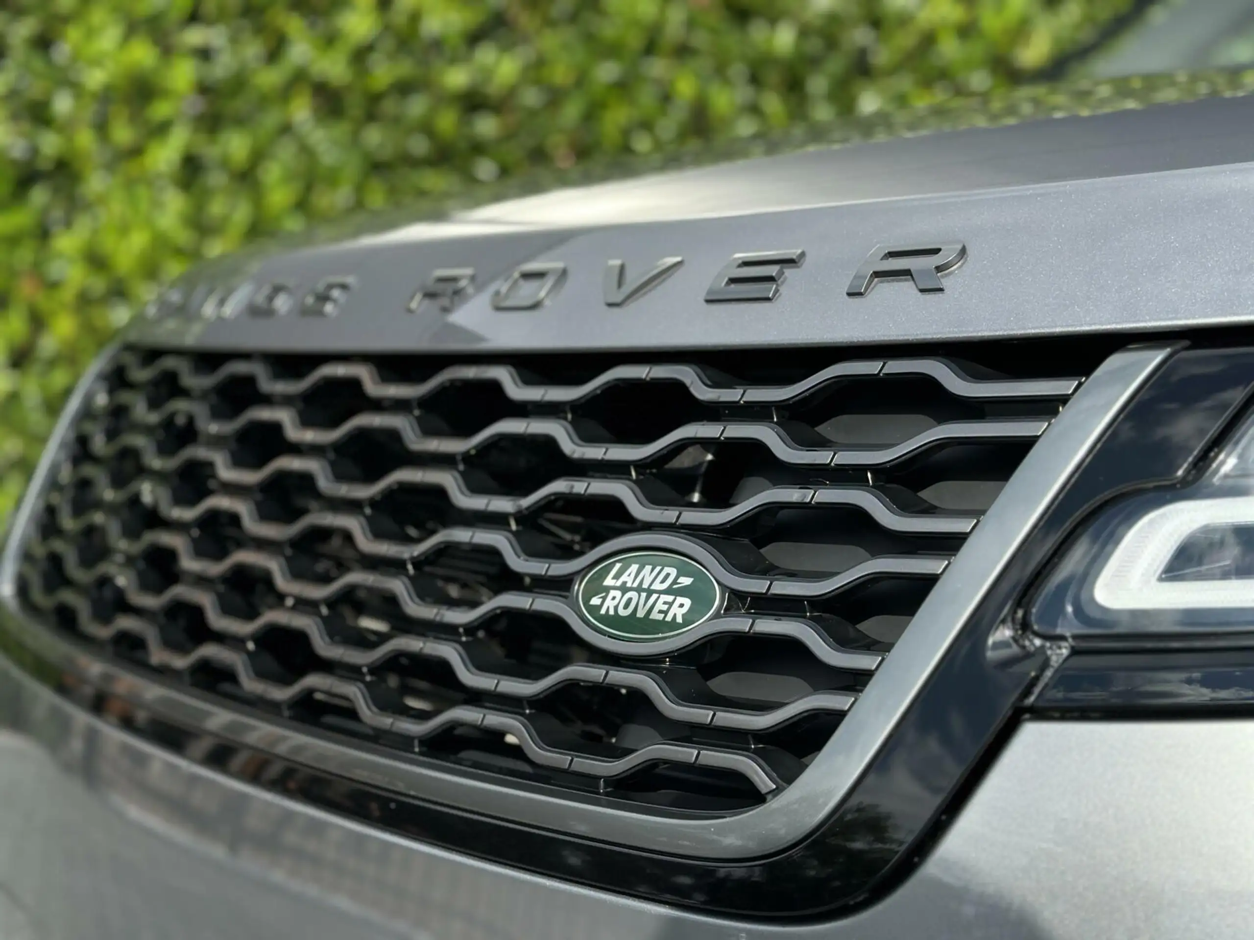 Land Rover - Range Rover Velar