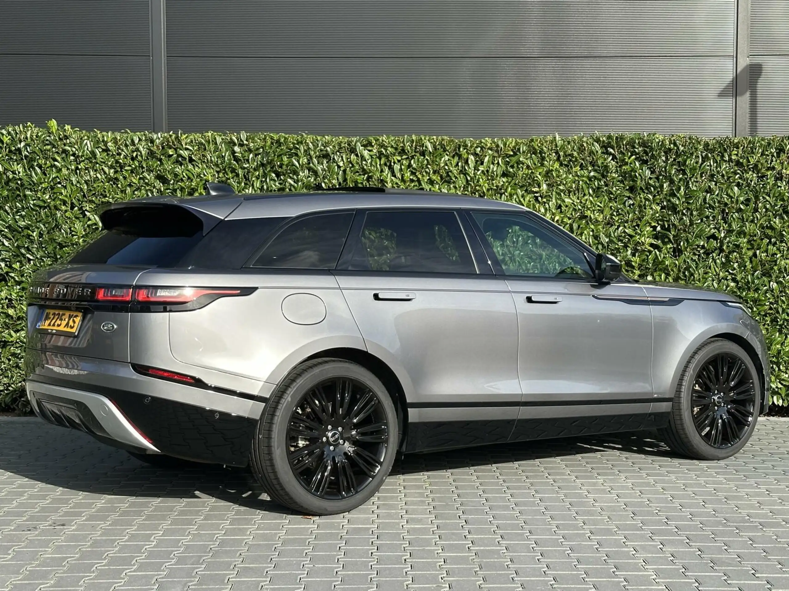 Land Rover - Range Rover Velar