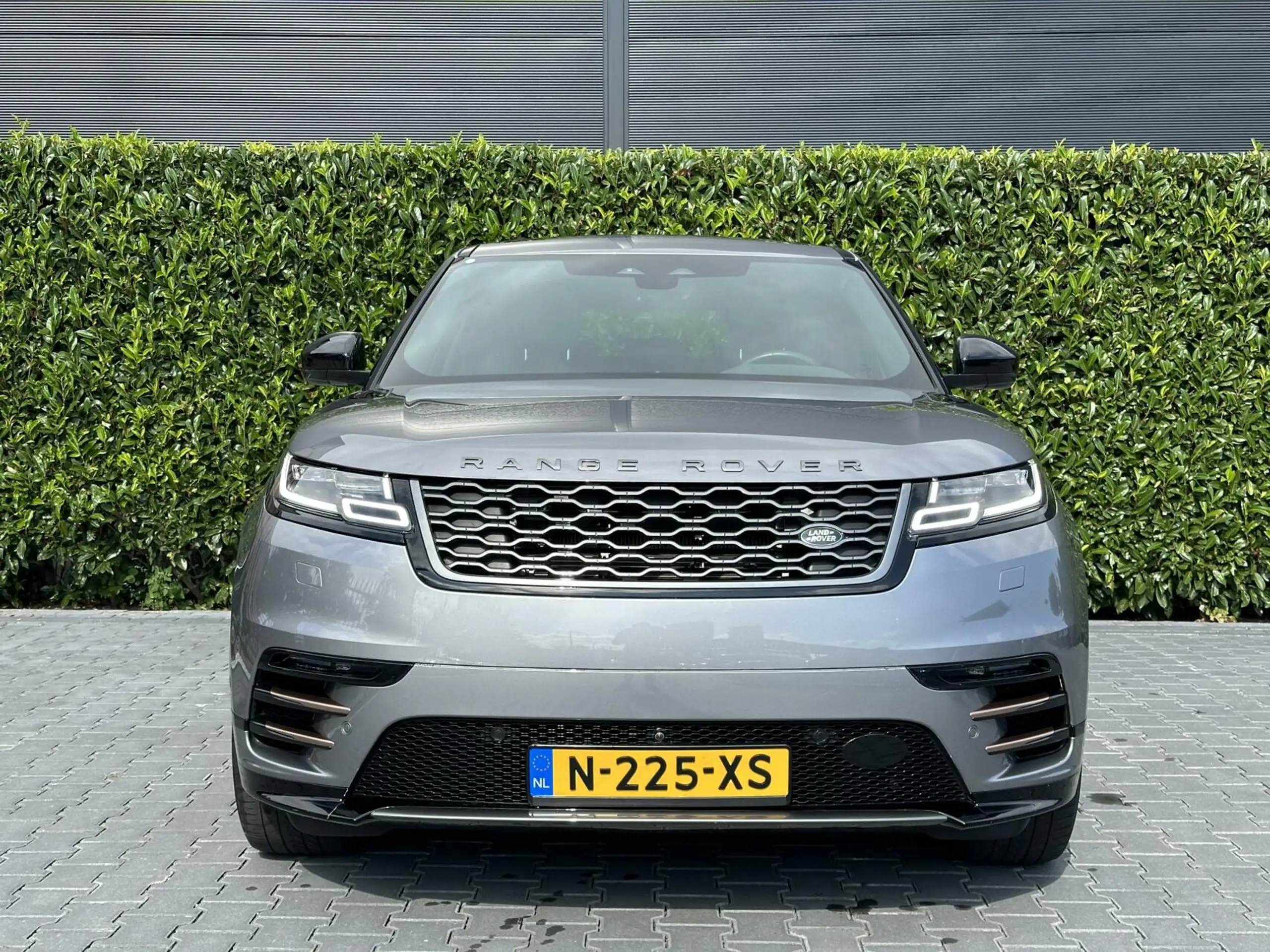 Land Rover - Range Rover Velar