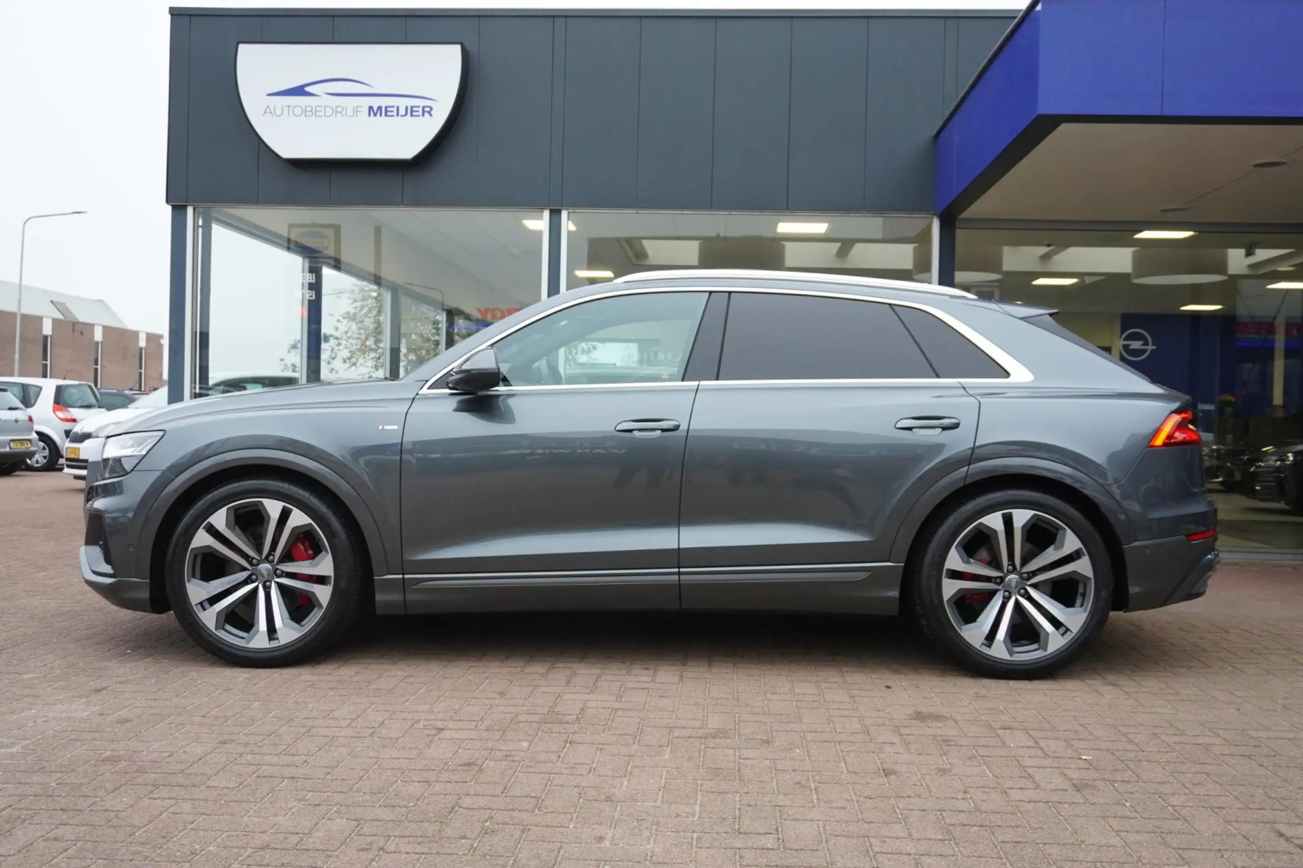 Audi - Q8