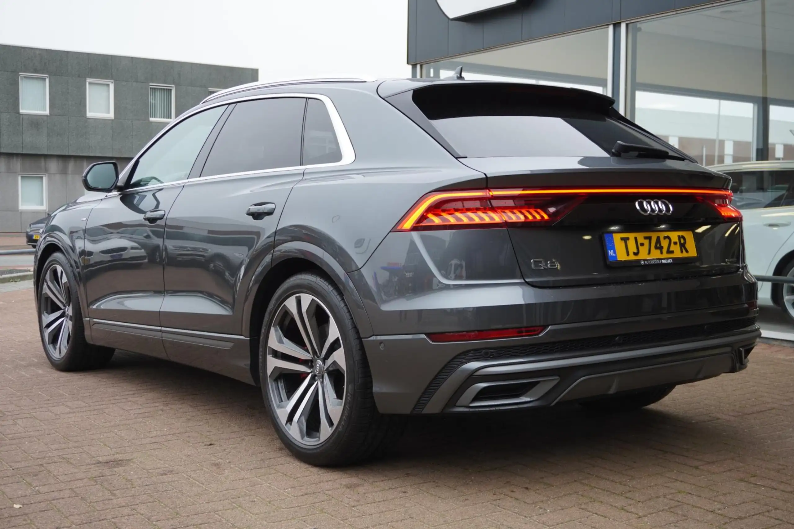 Audi - Q8