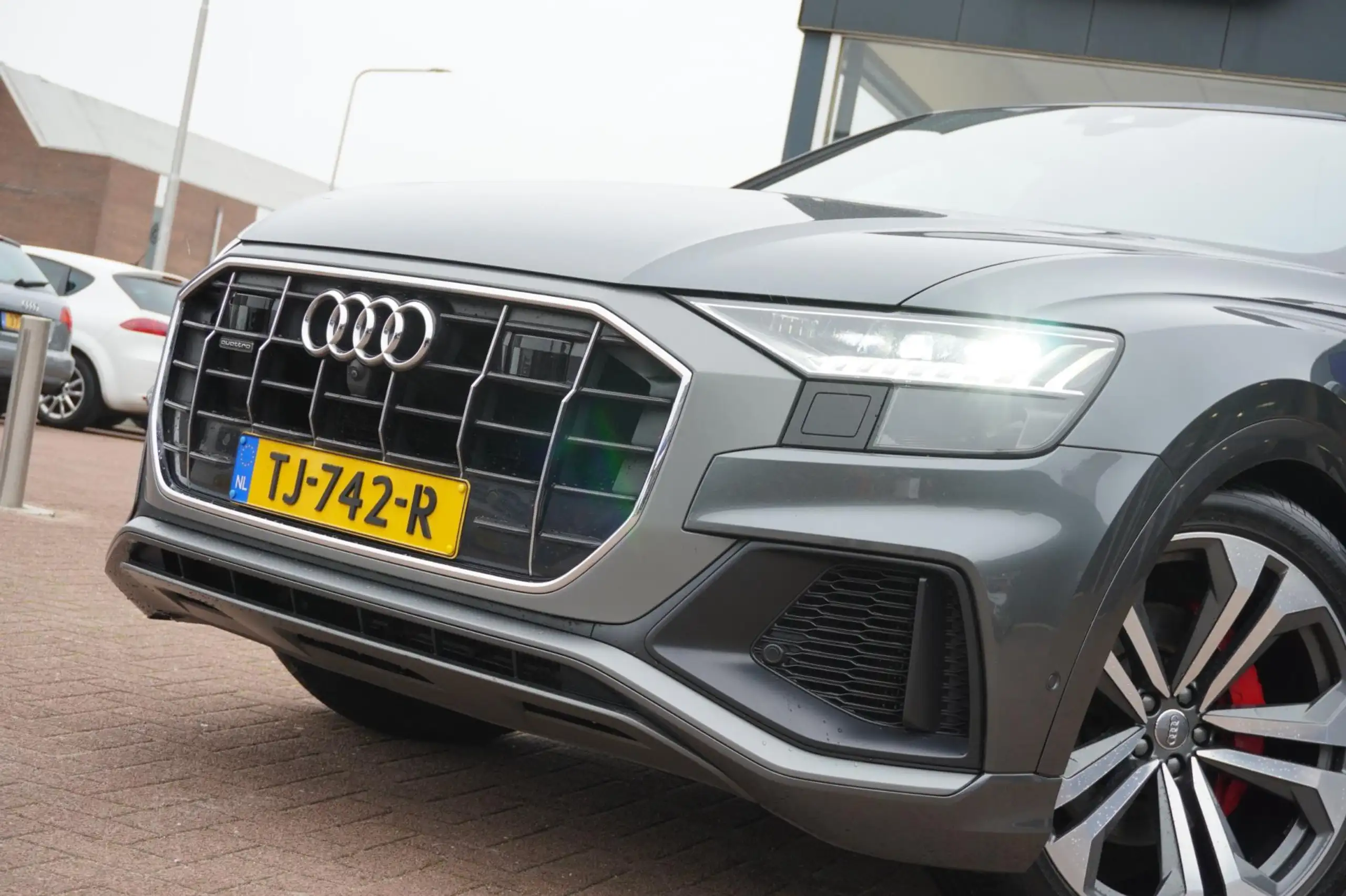 Audi - Q8