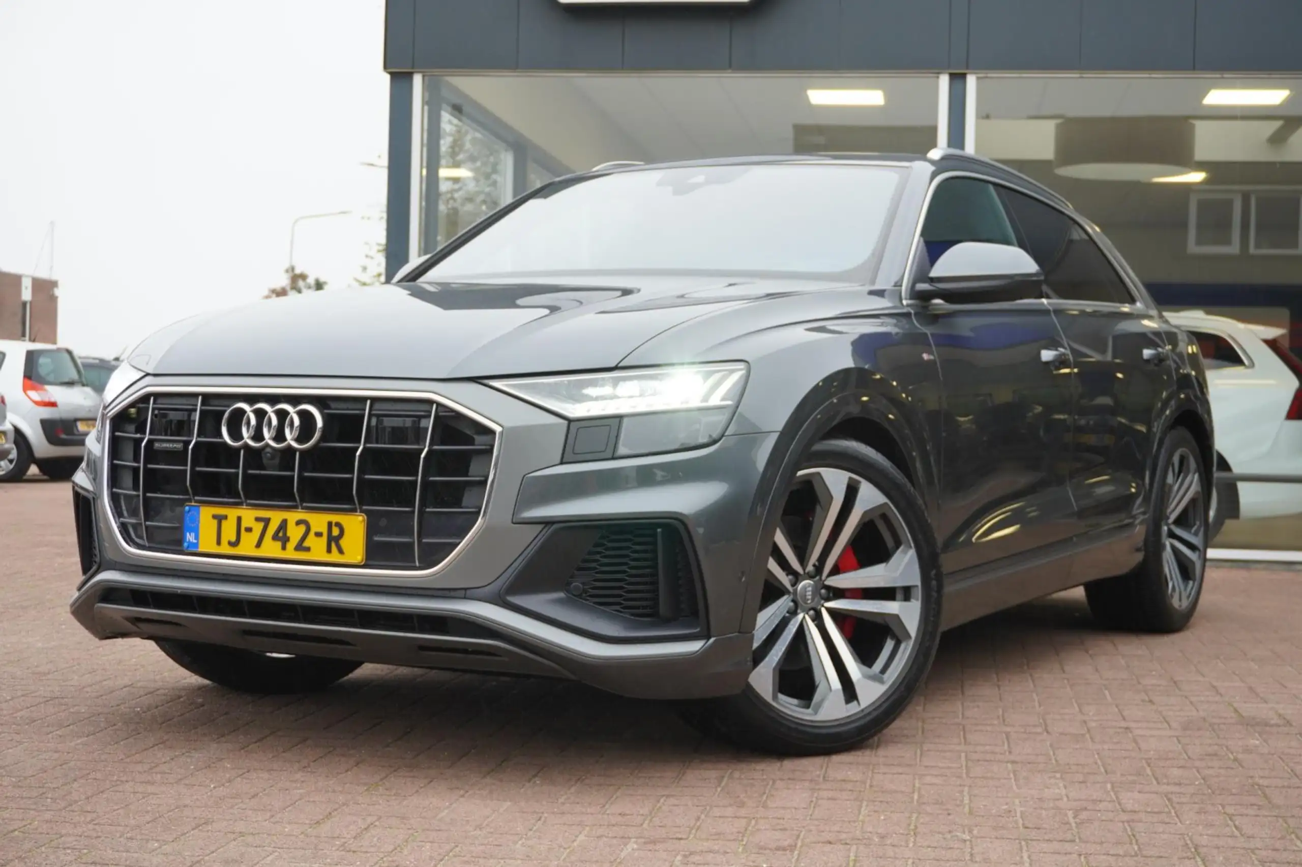 Audi - Q8