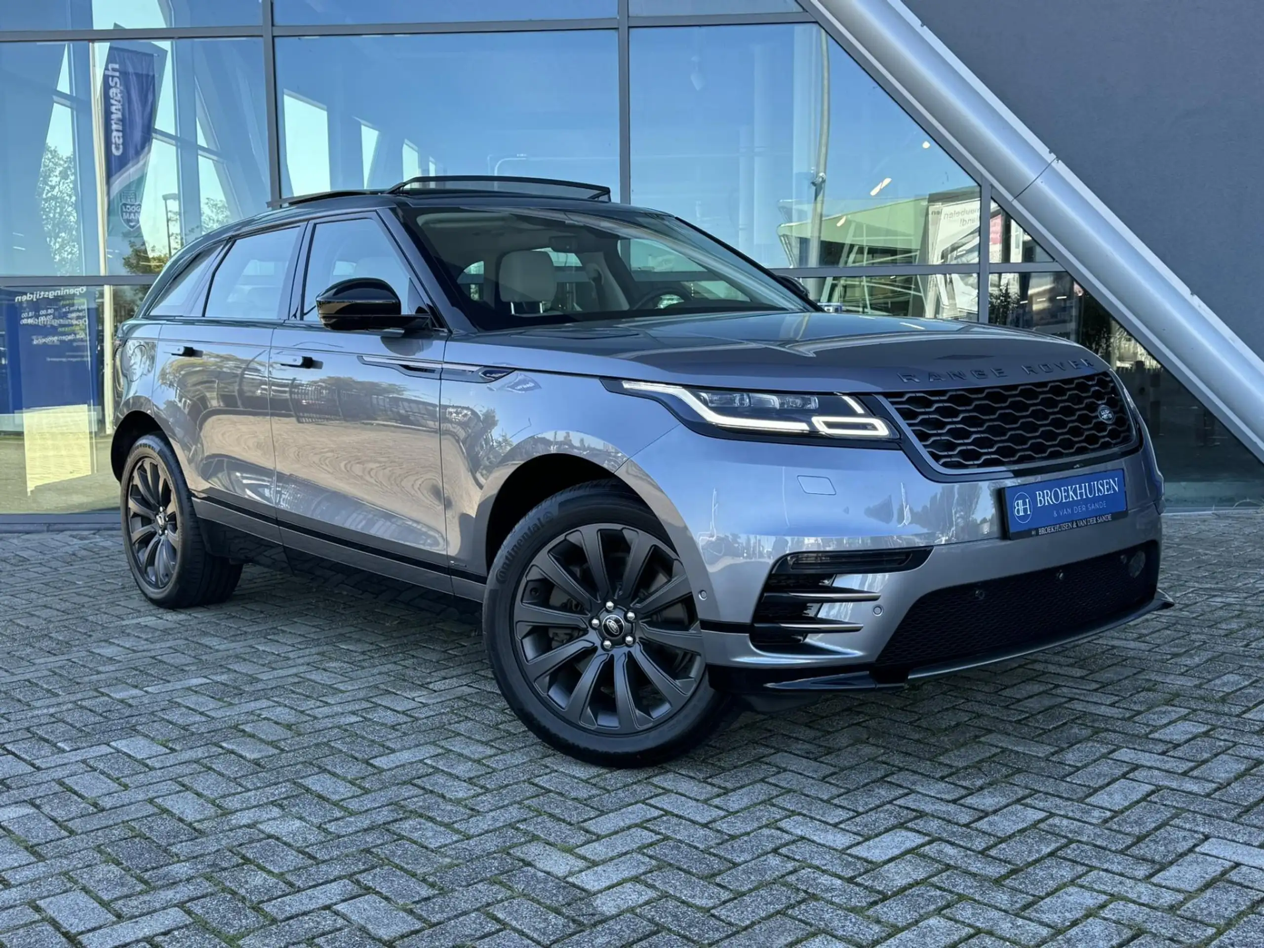 Land Rover - Range Rover Velar