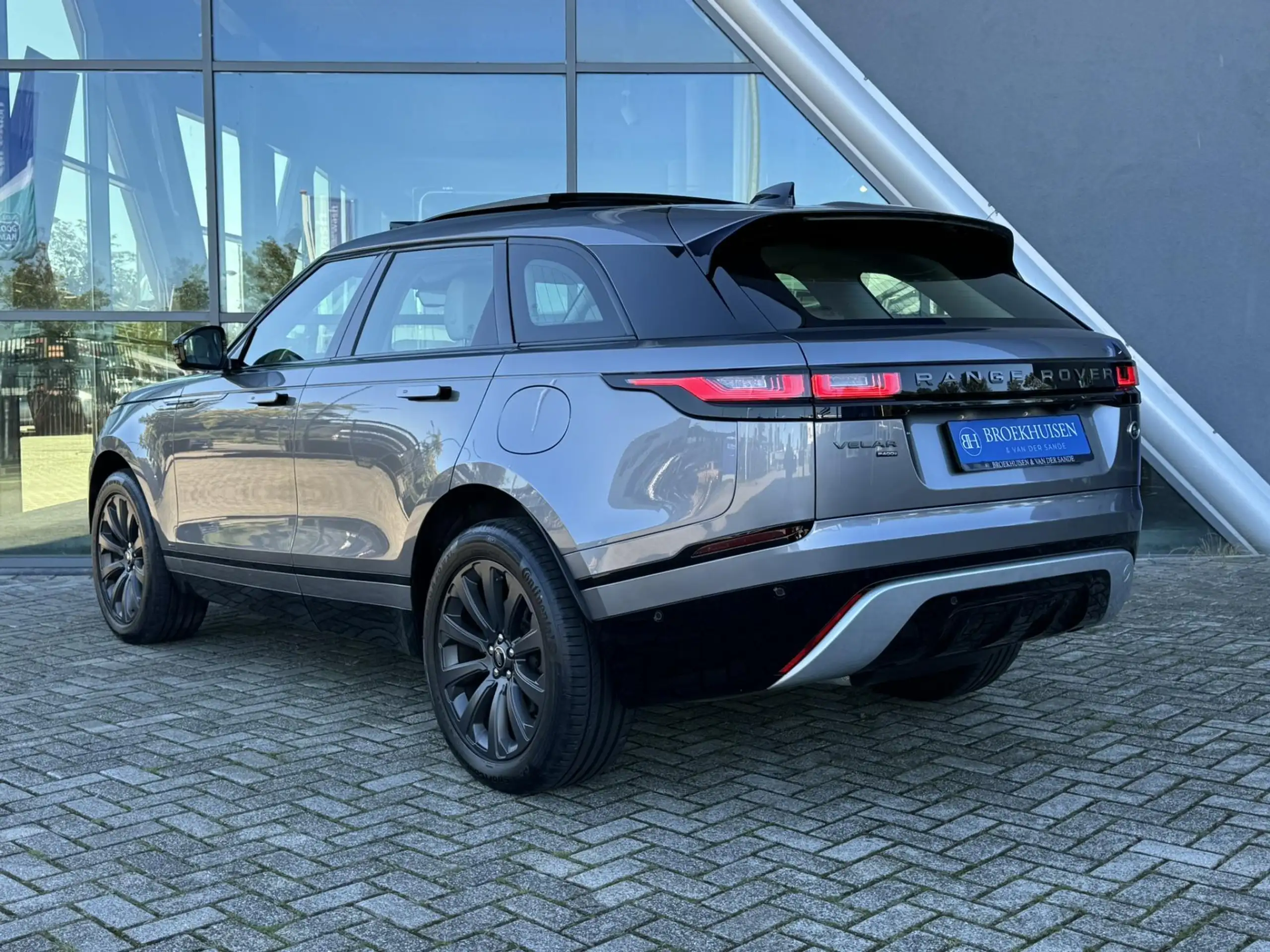 Land Rover - Range Rover Velar