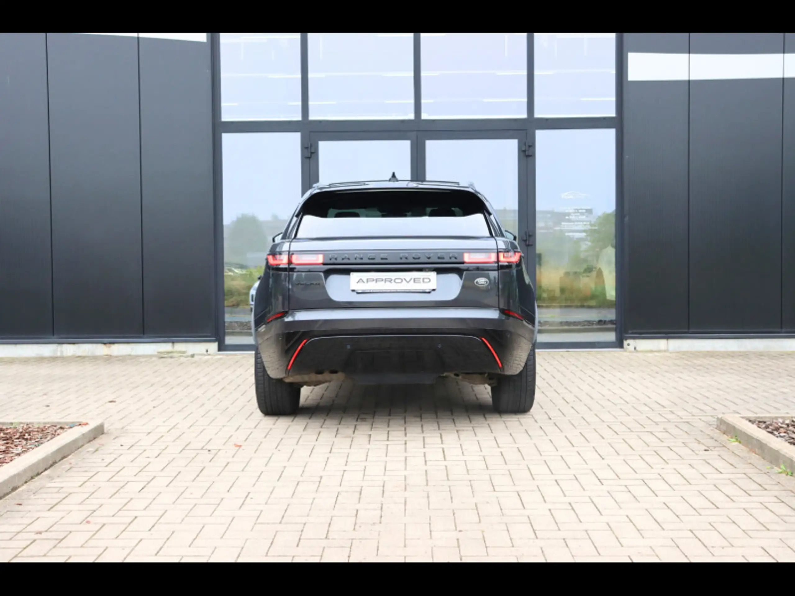 Land Rover - Range Rover Velar