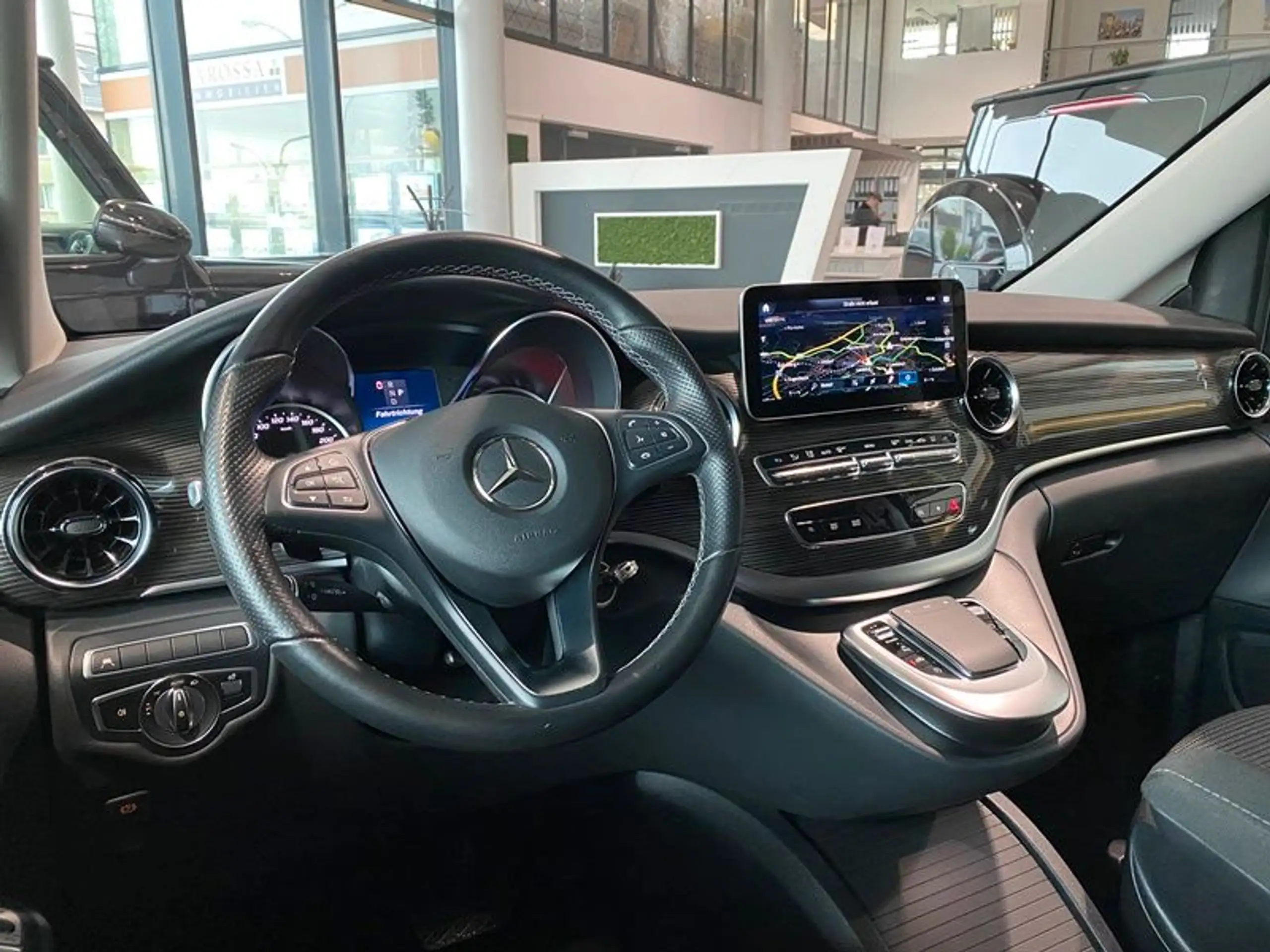 Mercedes-Benz - V 250