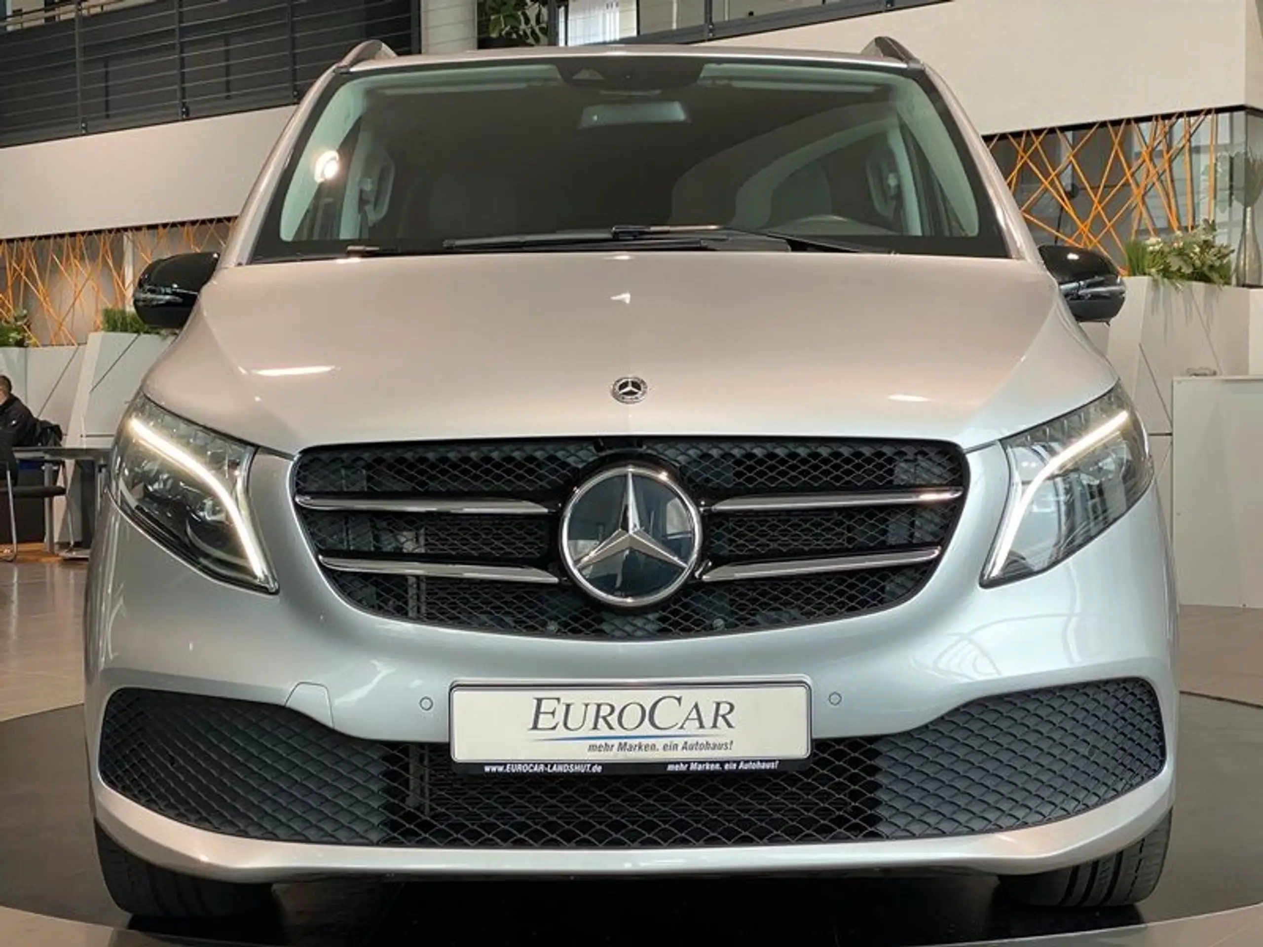 Mercedes-Benz - V 250