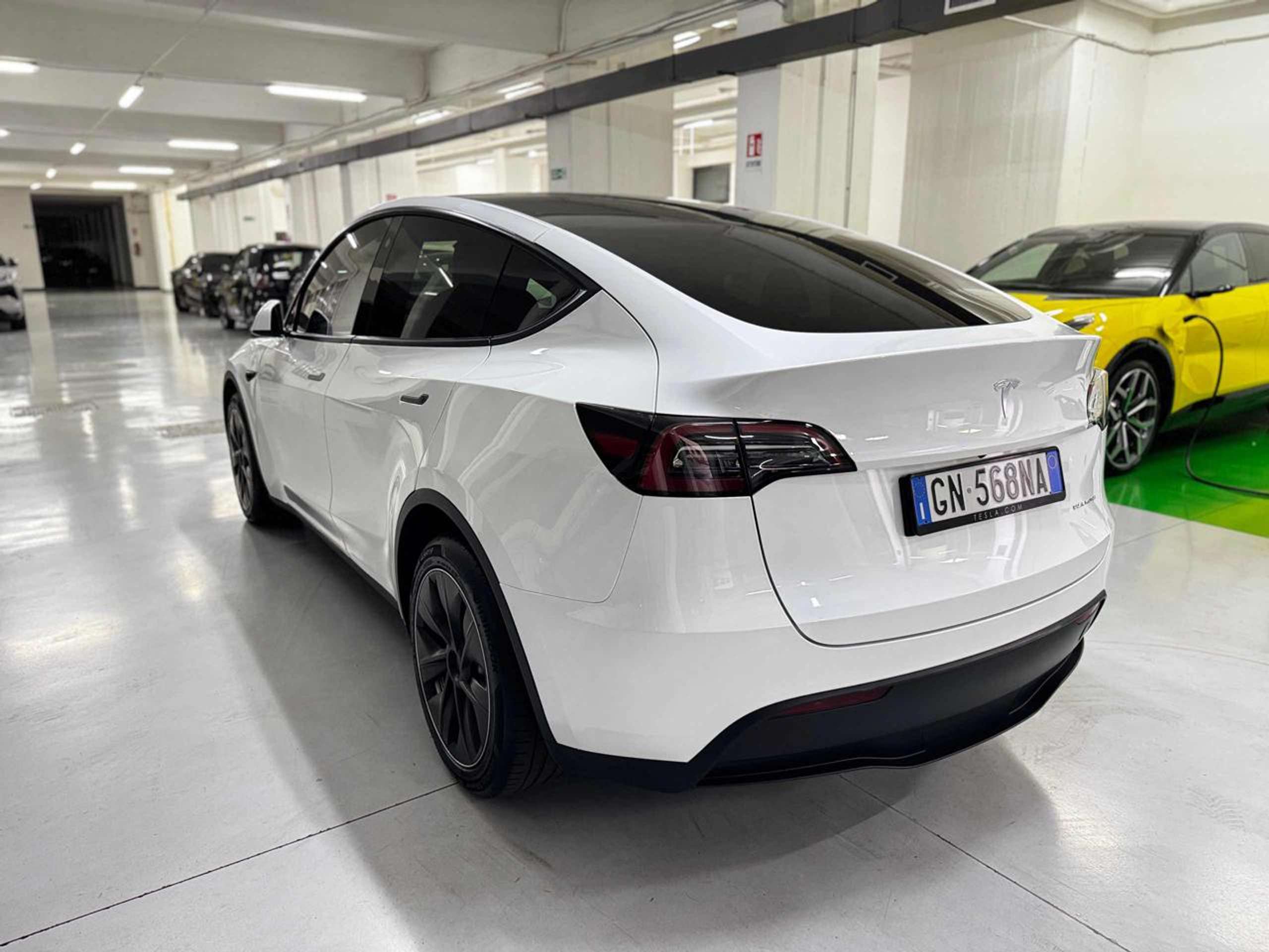 Tesla - Model Y