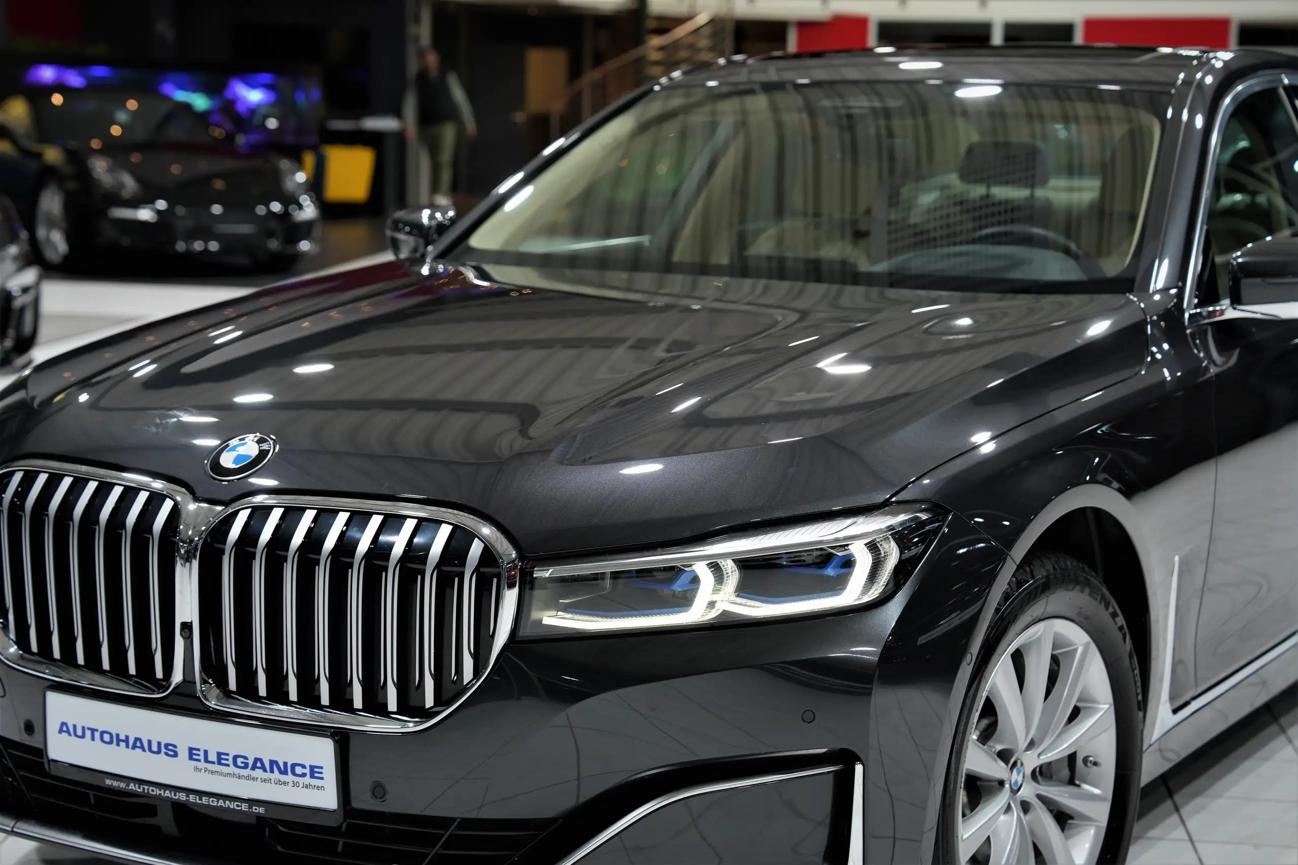 BMW - 740