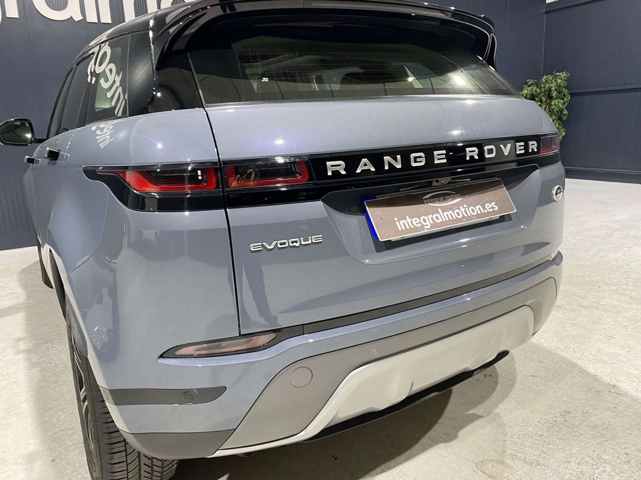 Land Rover - Range Rover Evoque