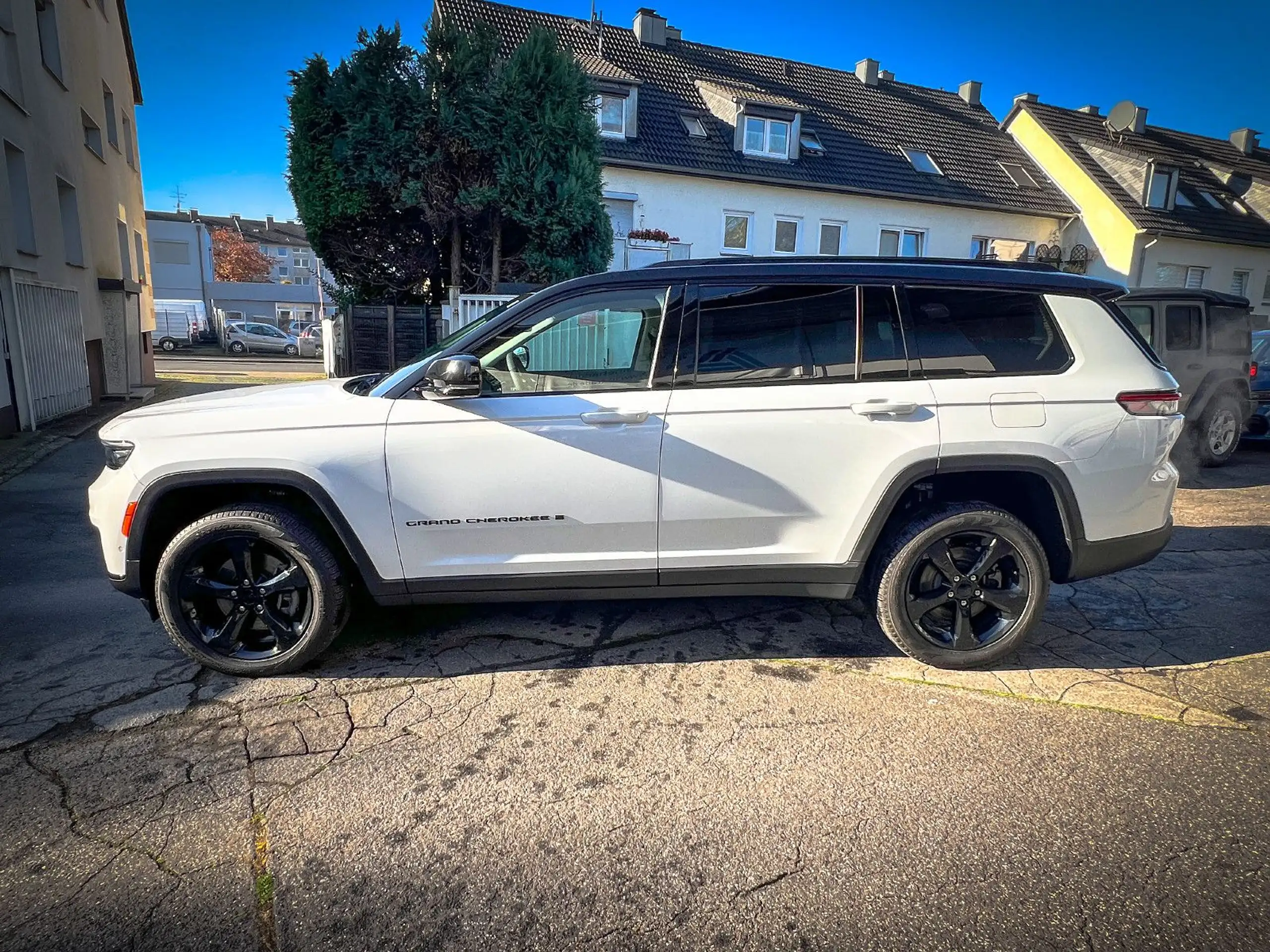 Jeep - Grand Cherokee