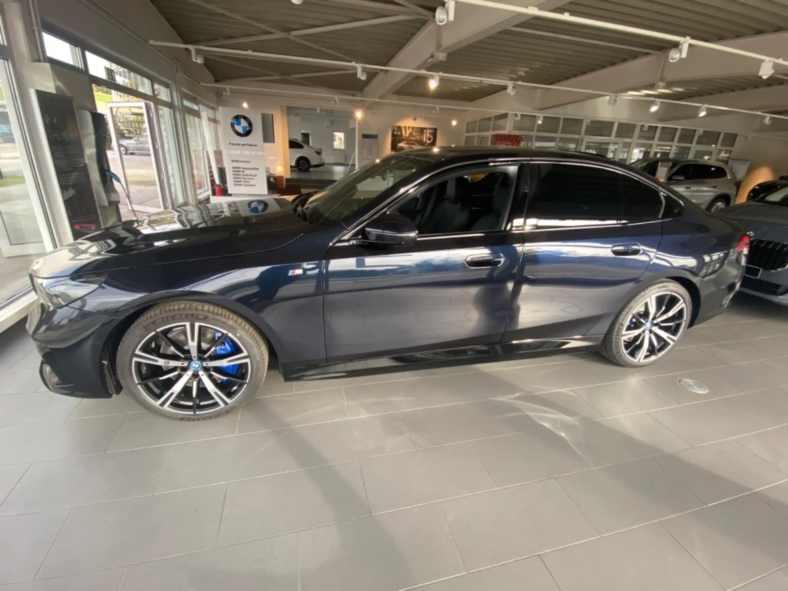 BMW - i5