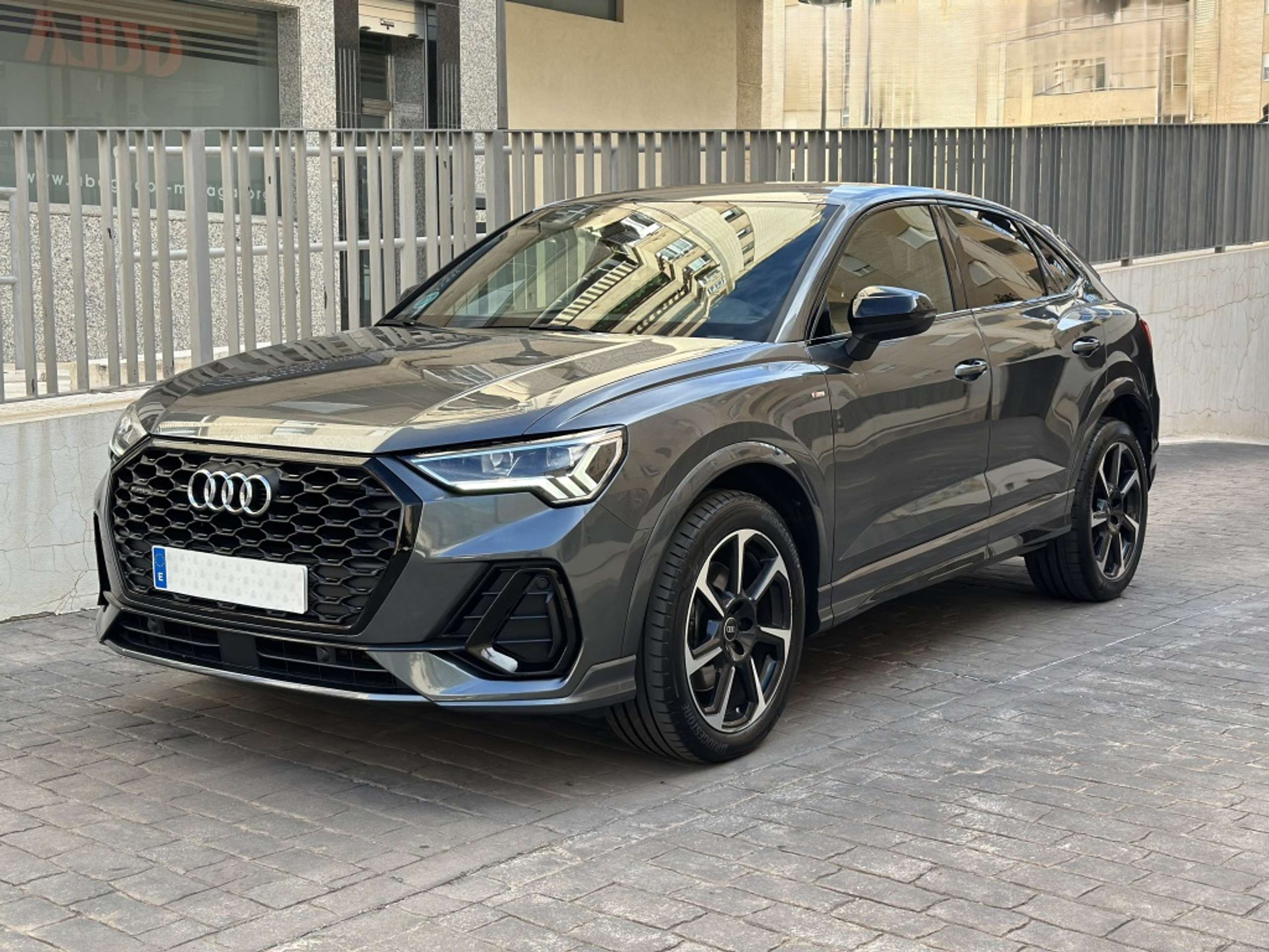 Audi - Q3