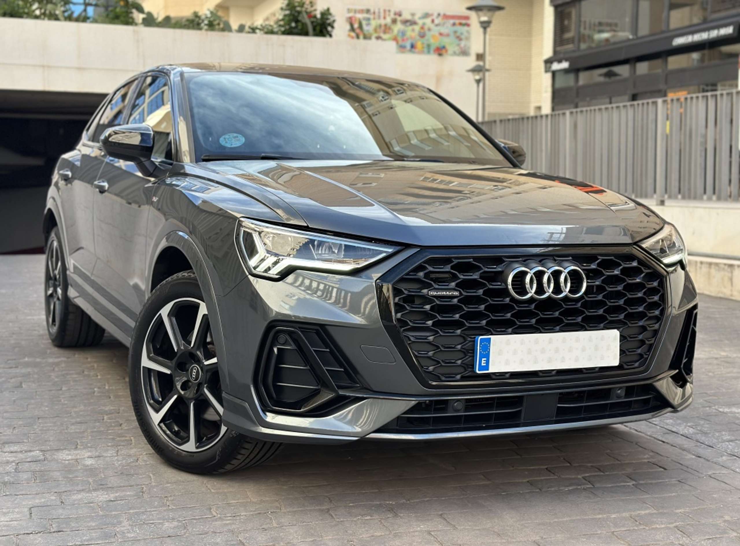 Audi - Q3