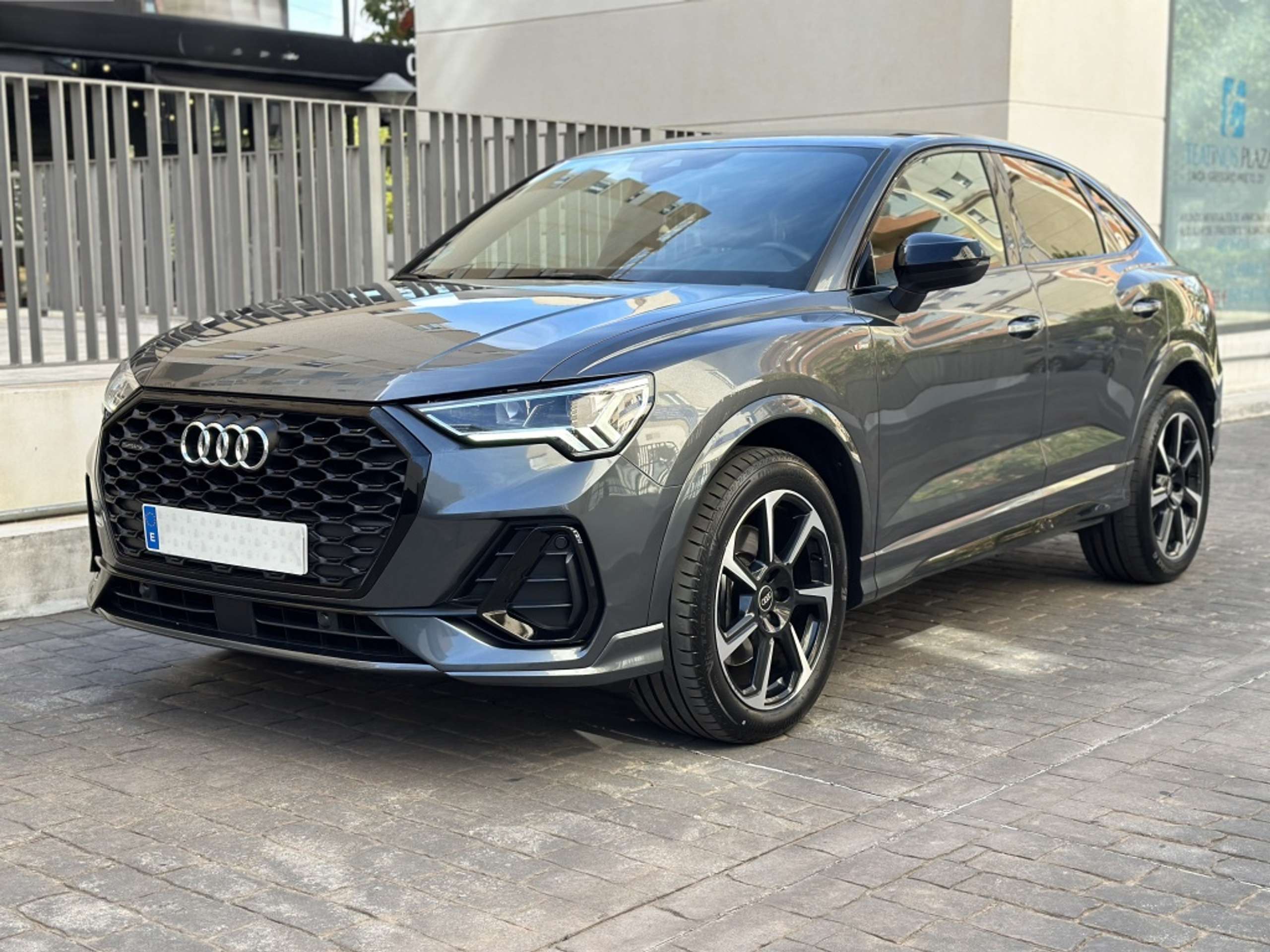 Audi - Q3