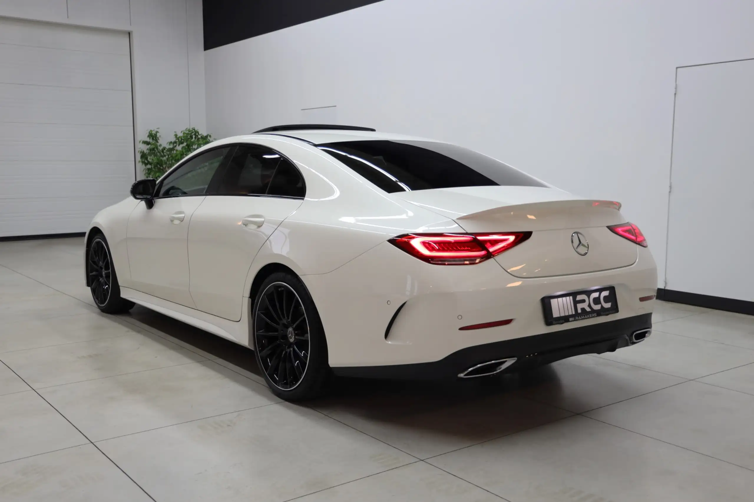 Mercedes-Benz - CLS 220