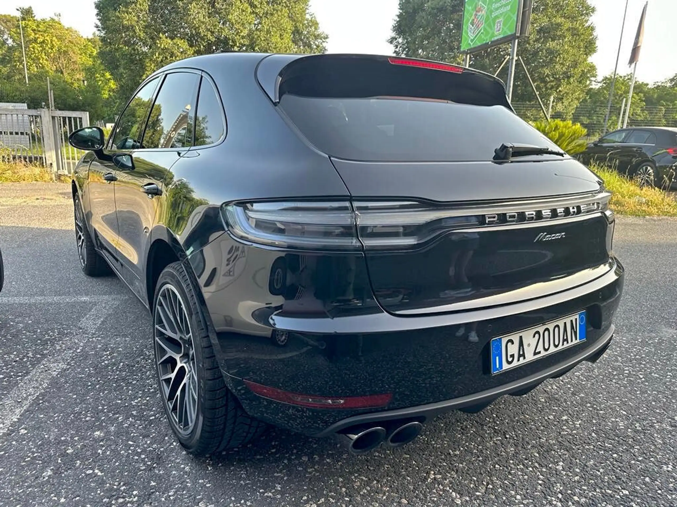 Porsche - Macan