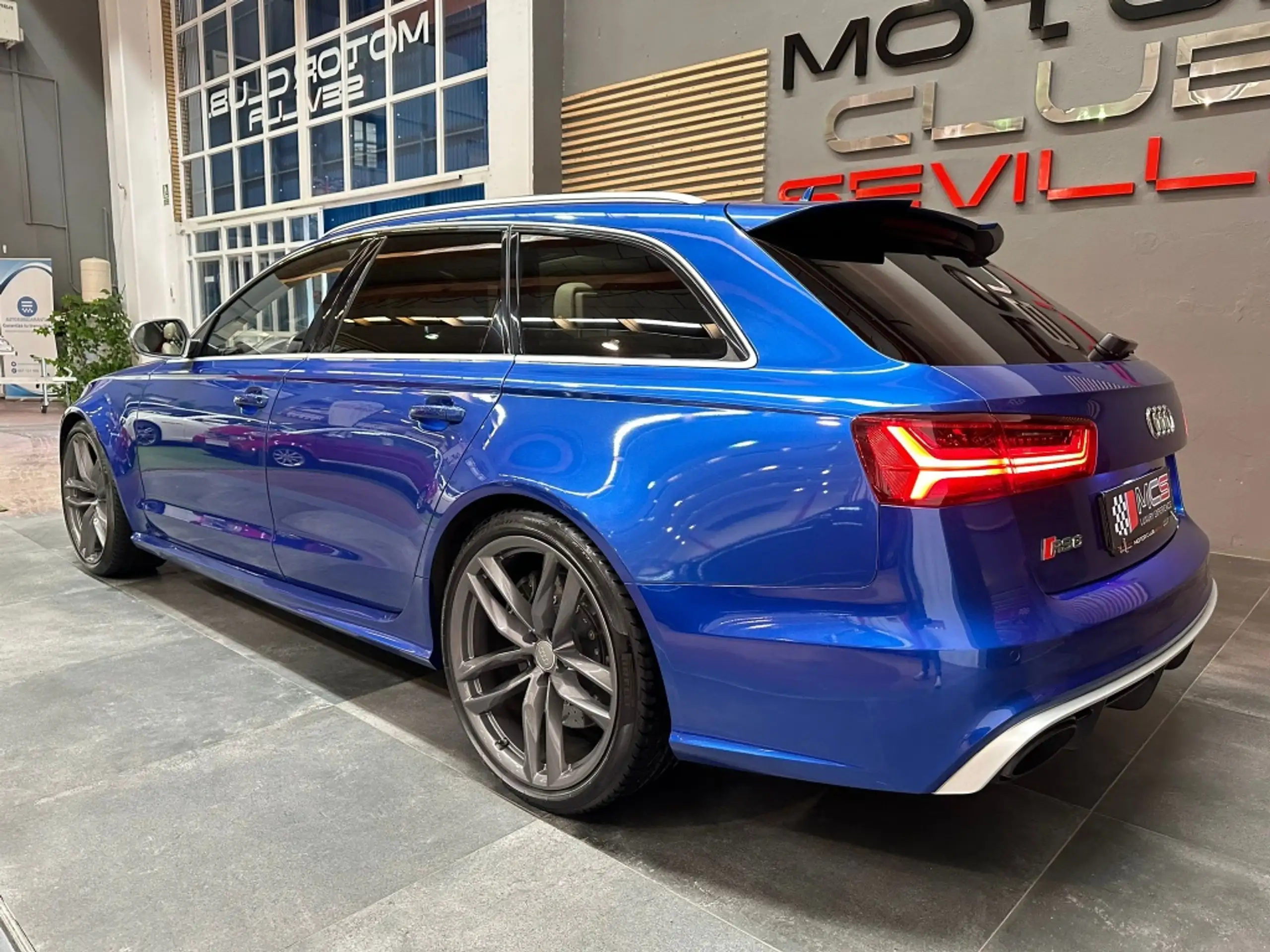 Audi - RS6