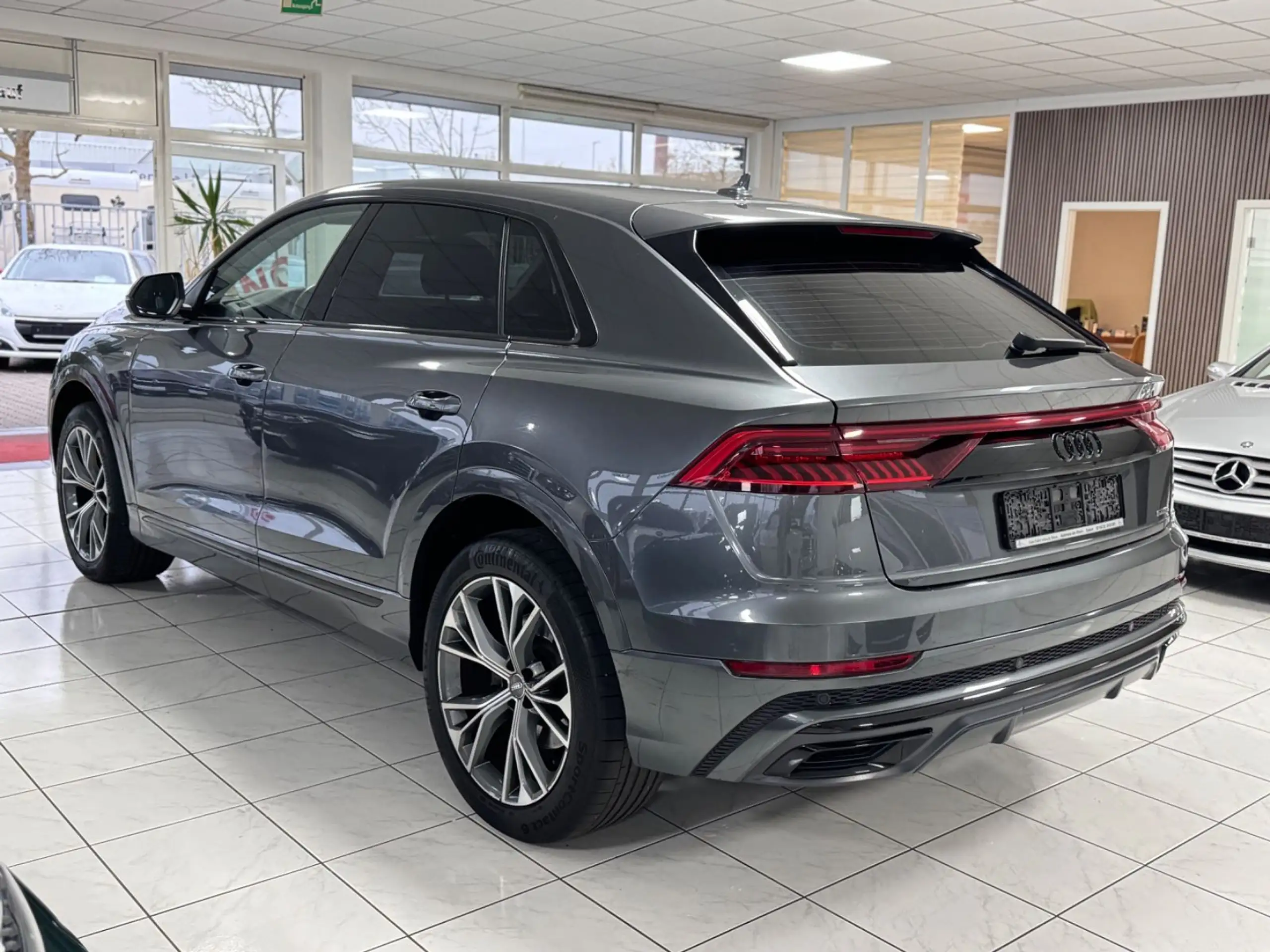 Audi - Q8