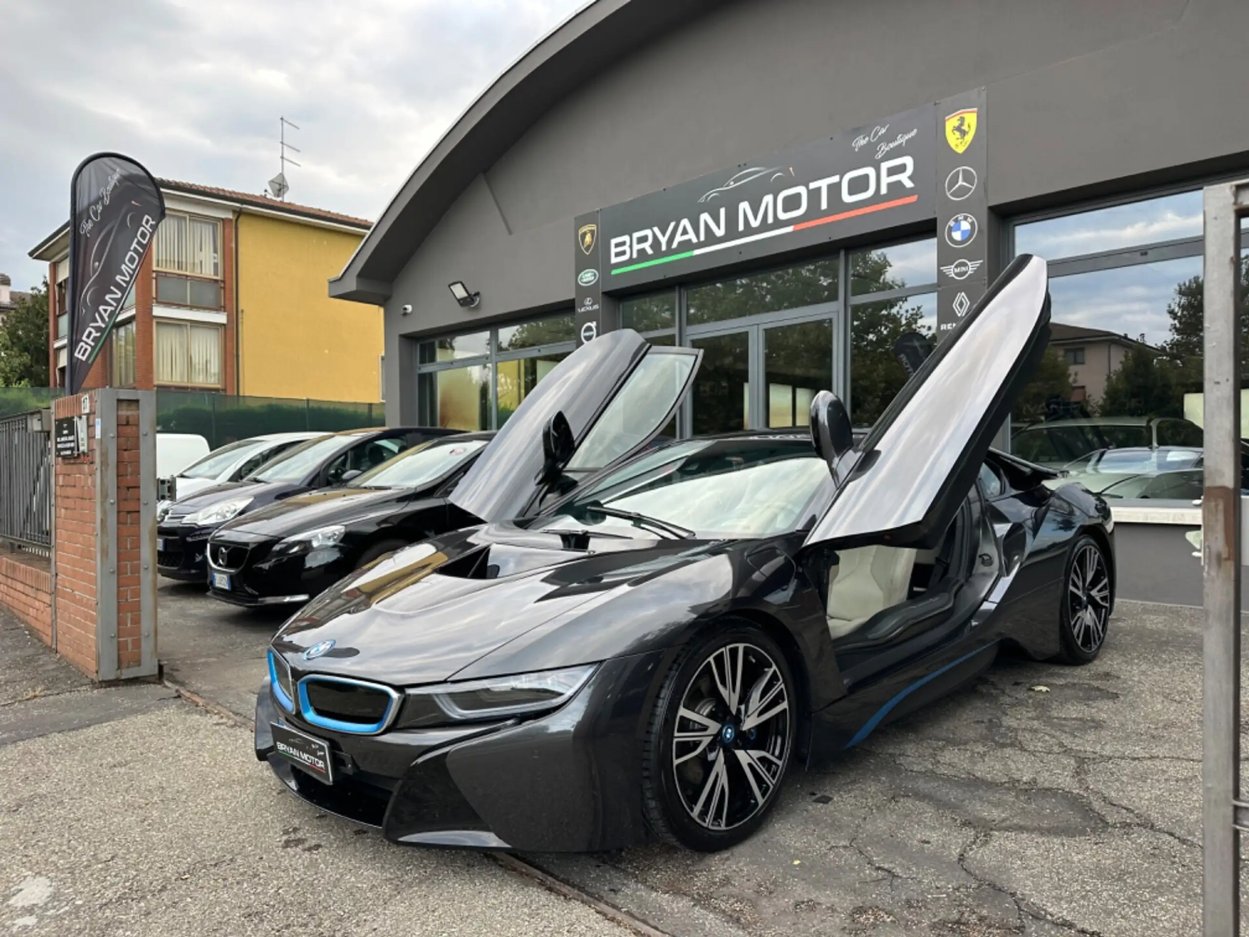 BMW - i8