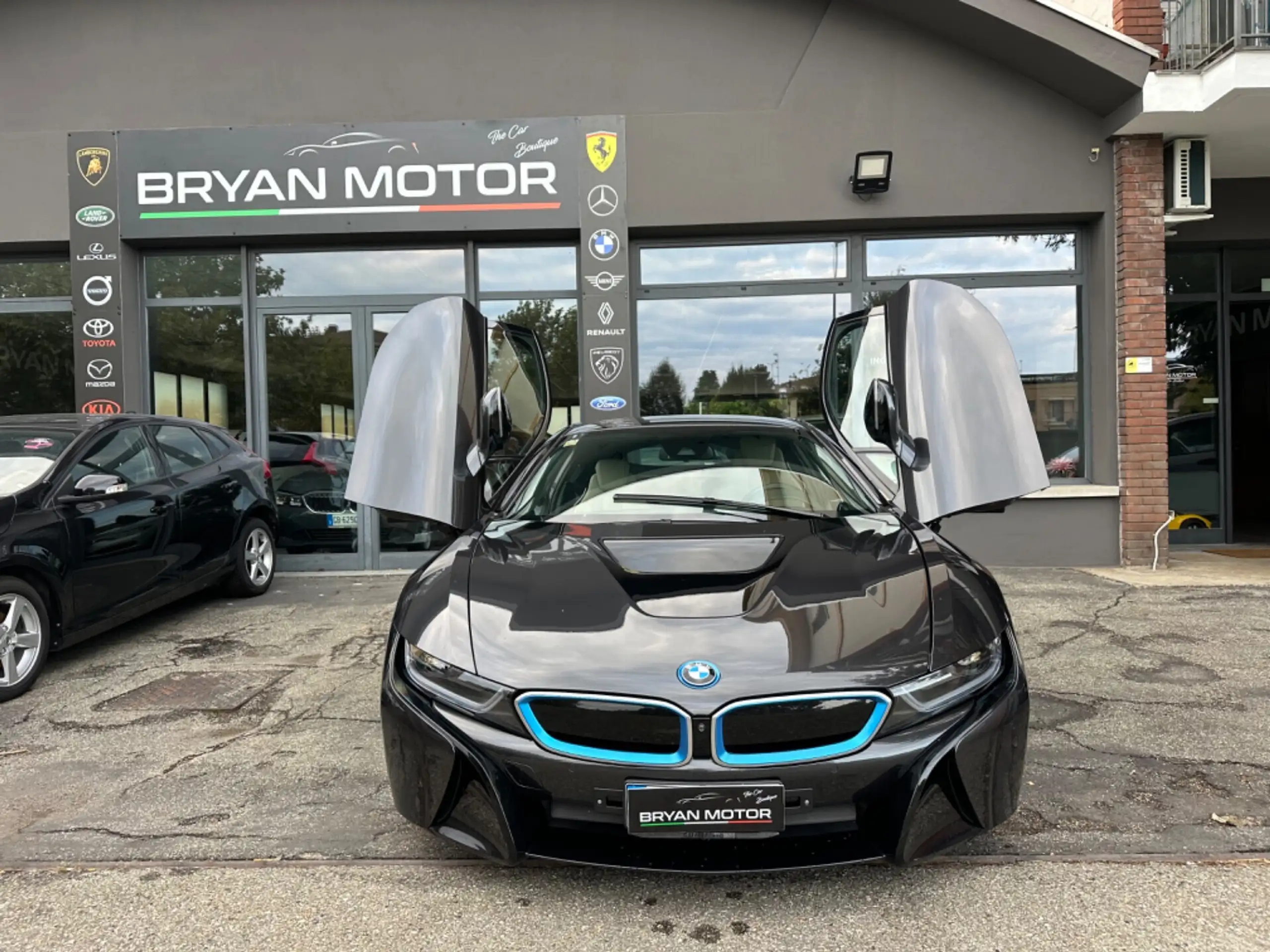 BMW - i8