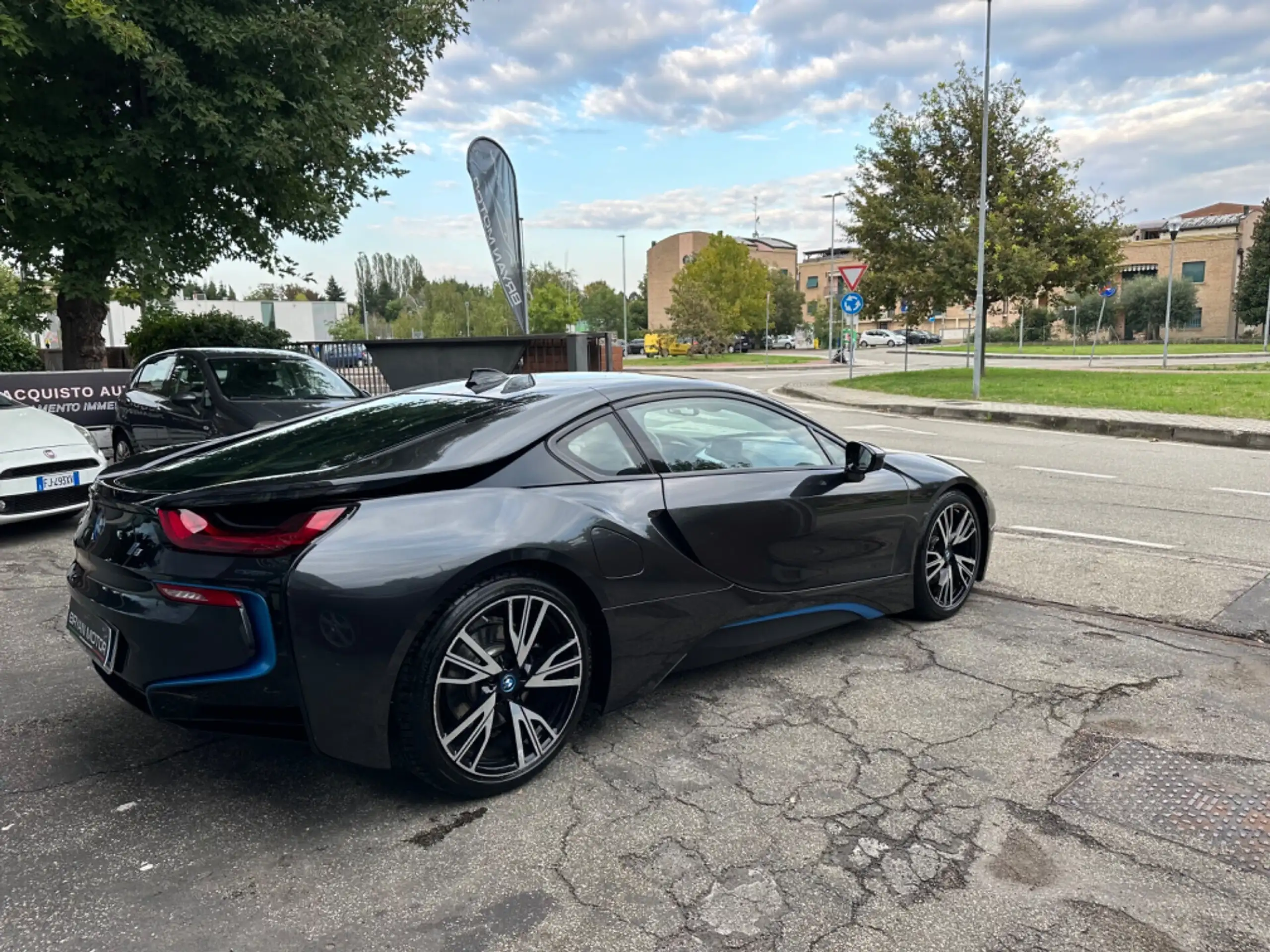 BMW - i8