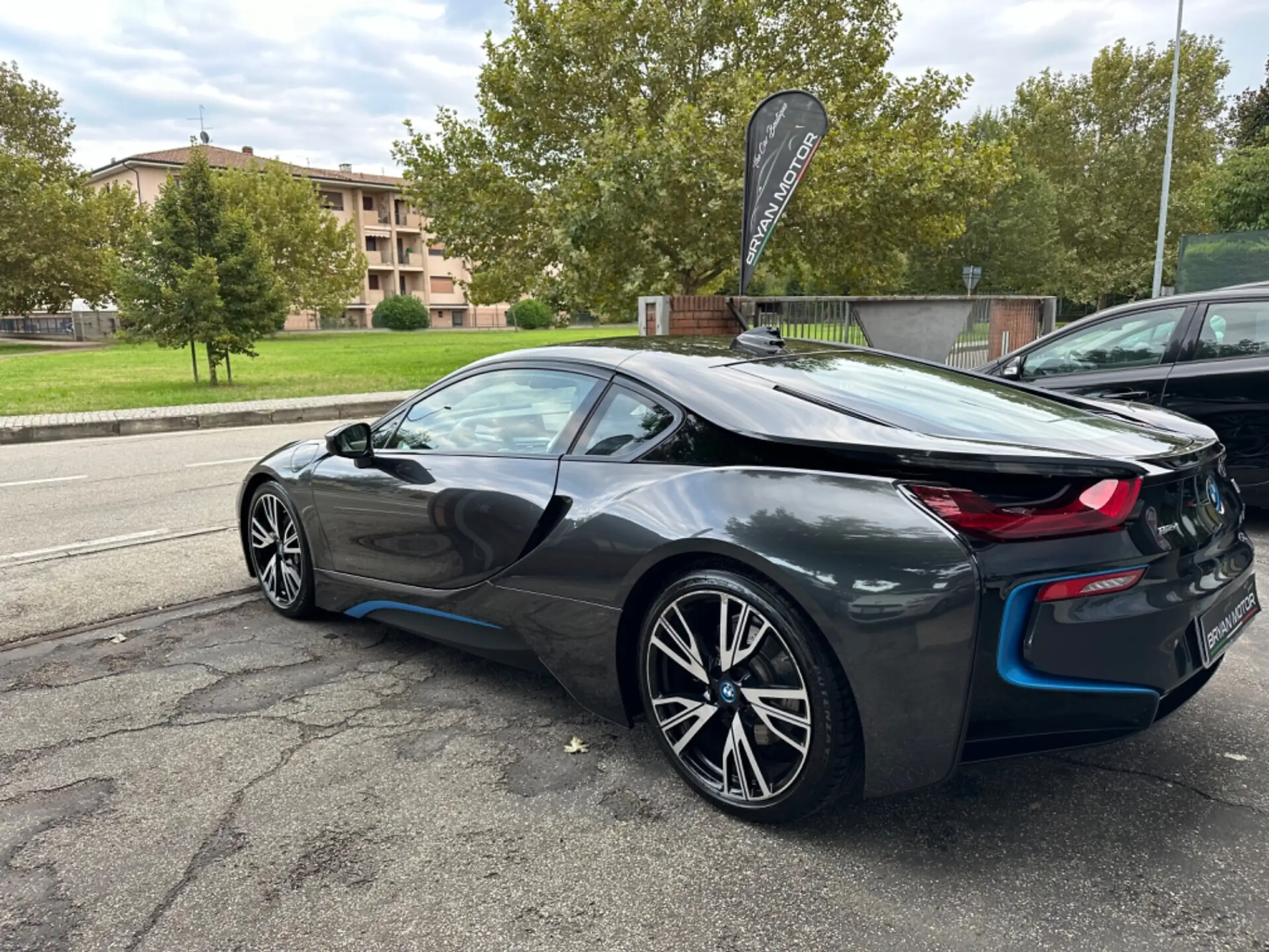 BMW - i8