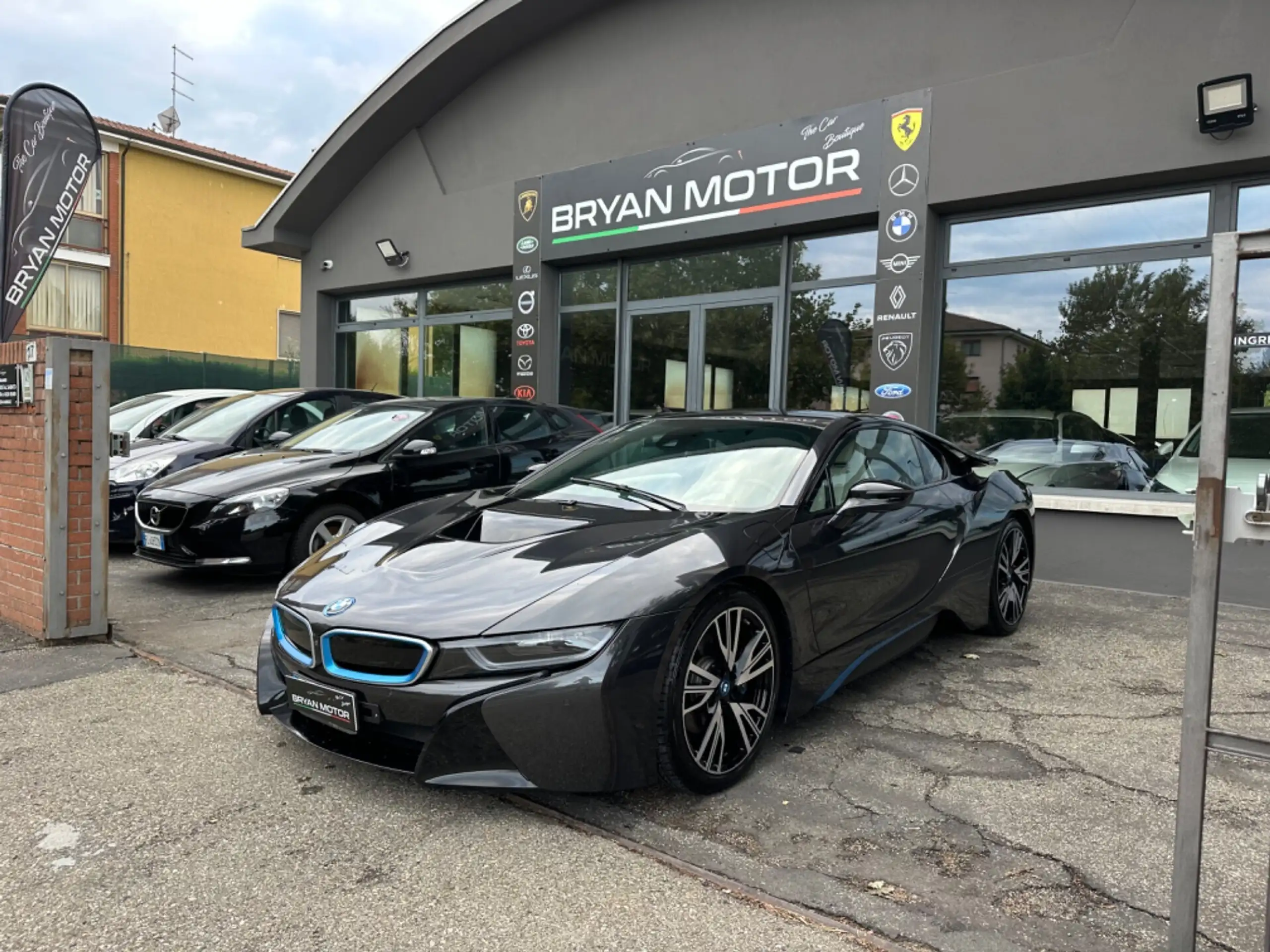 BMW - i8