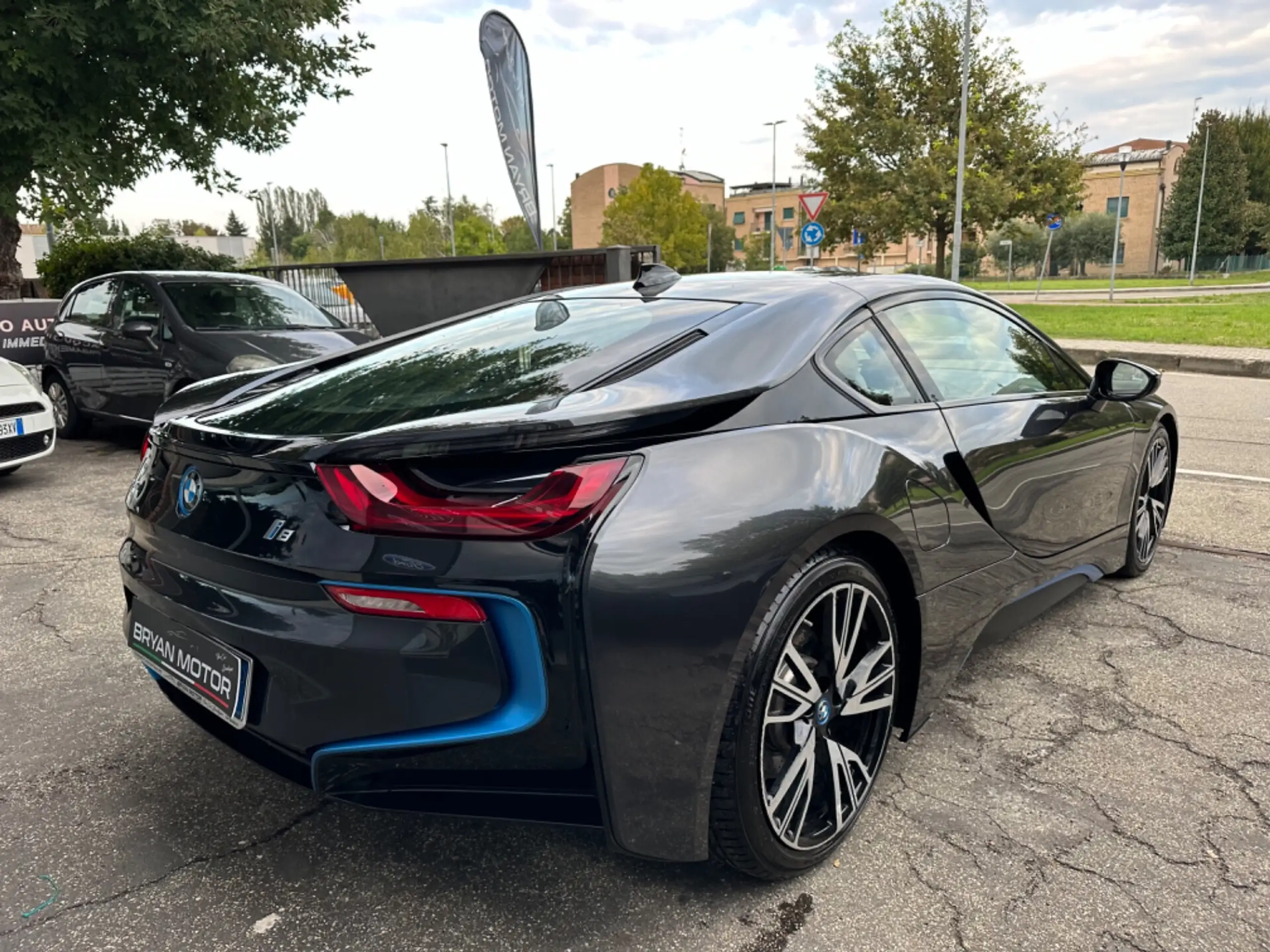 BMW - i8