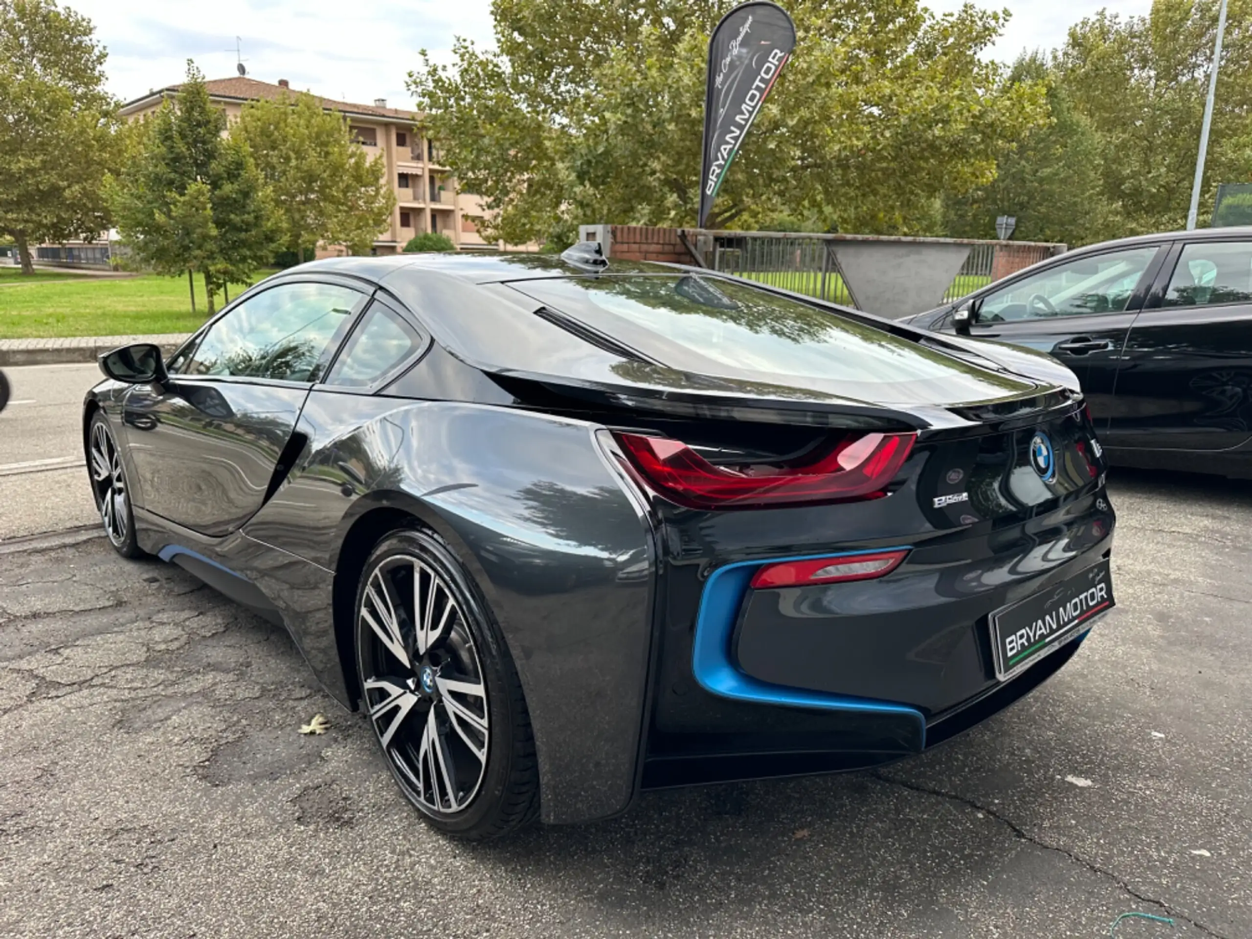 BMW - i8