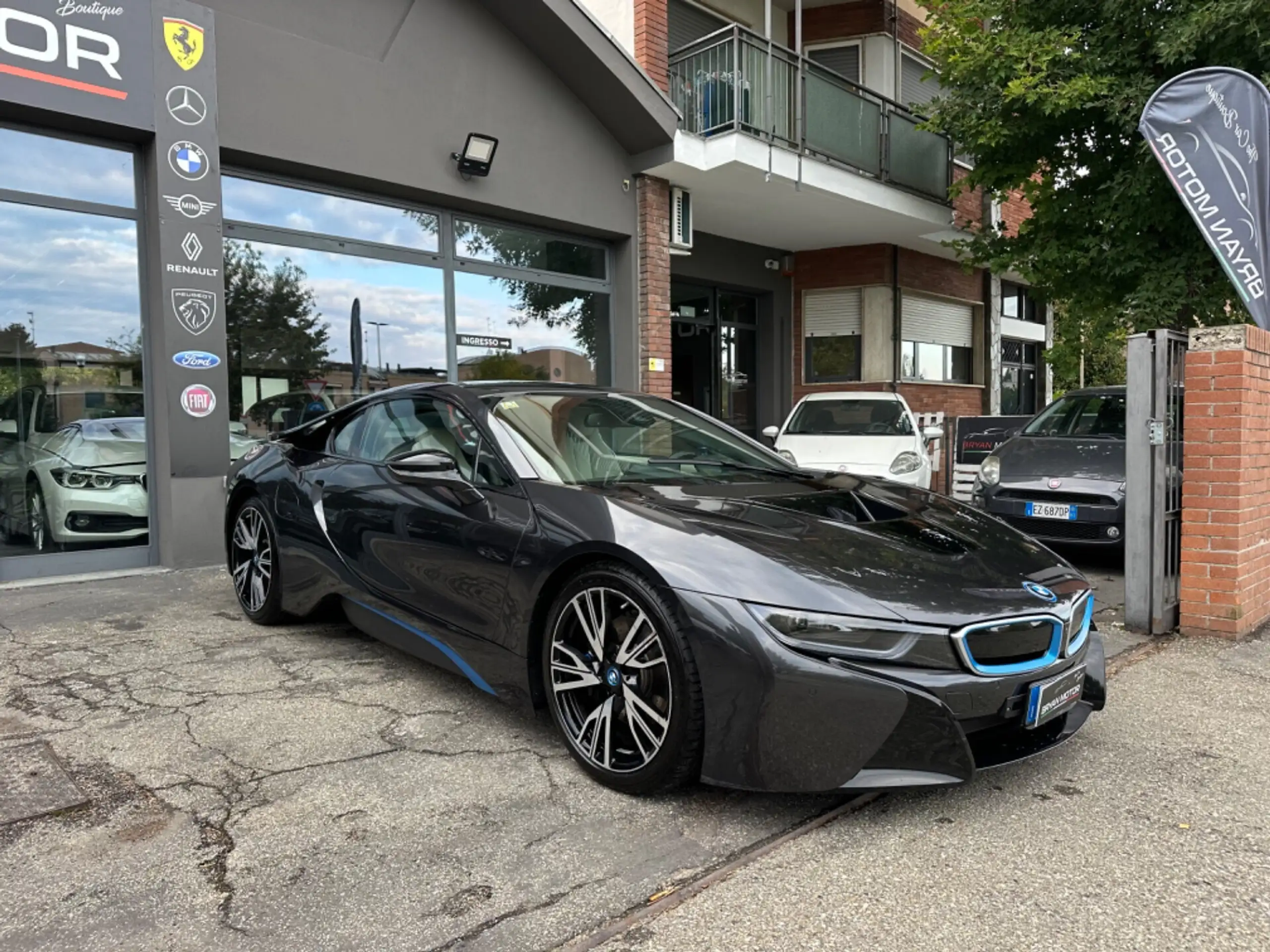 BMW - i8