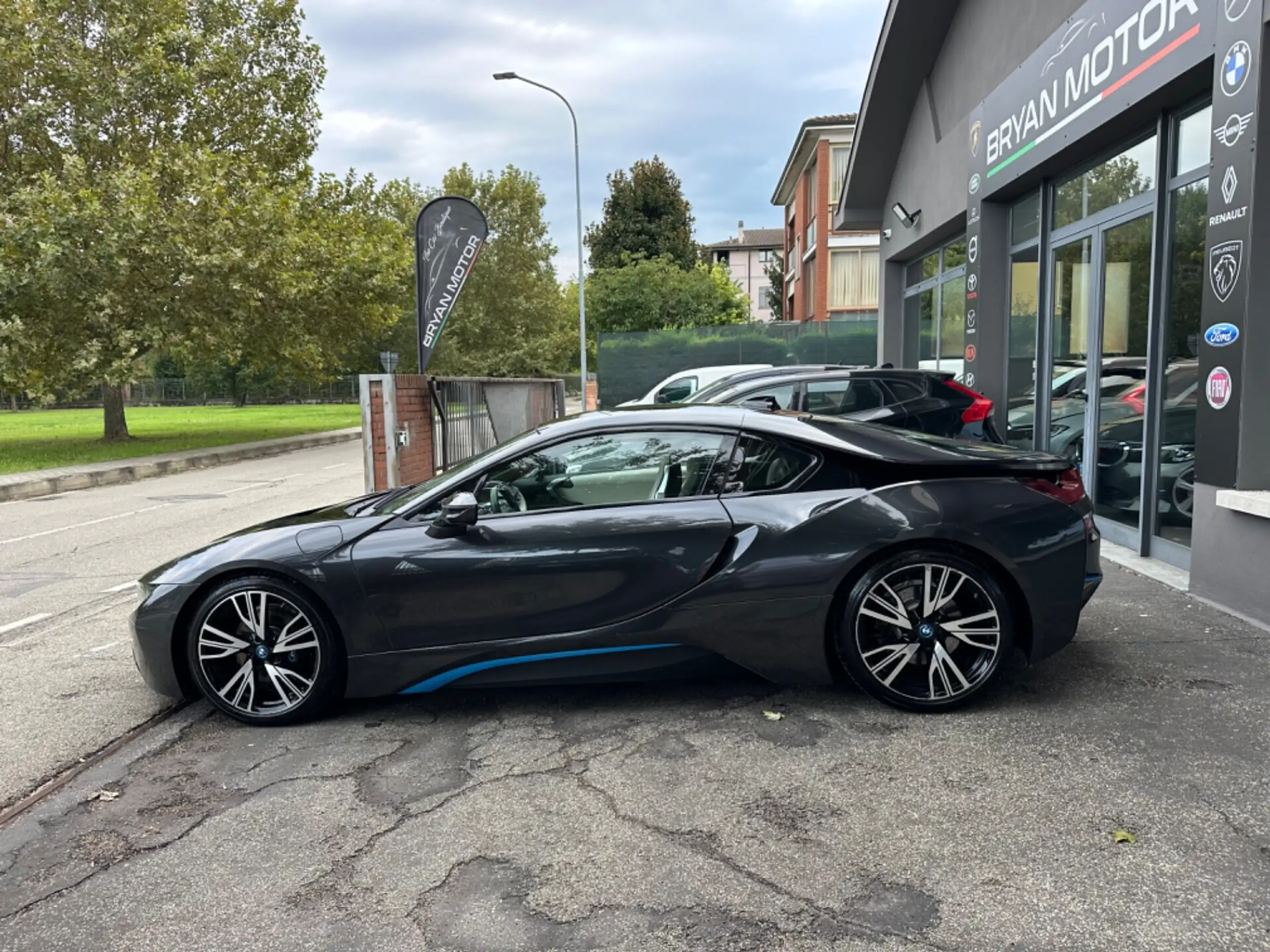 BMW - i8