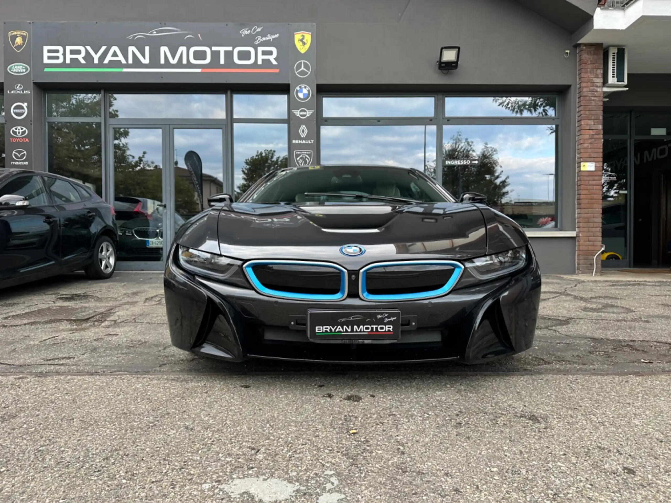 BMW - i8