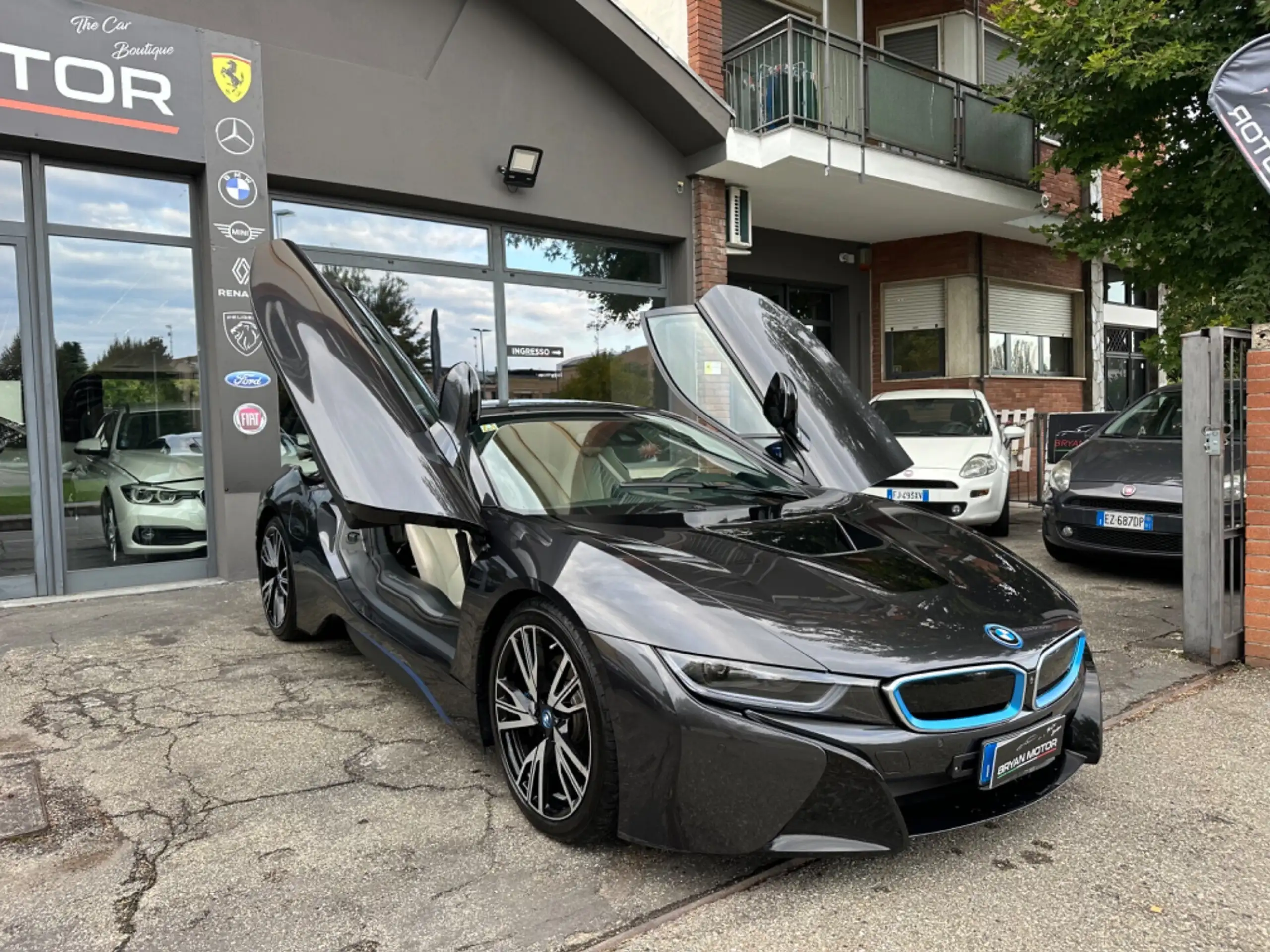 BMW - i8