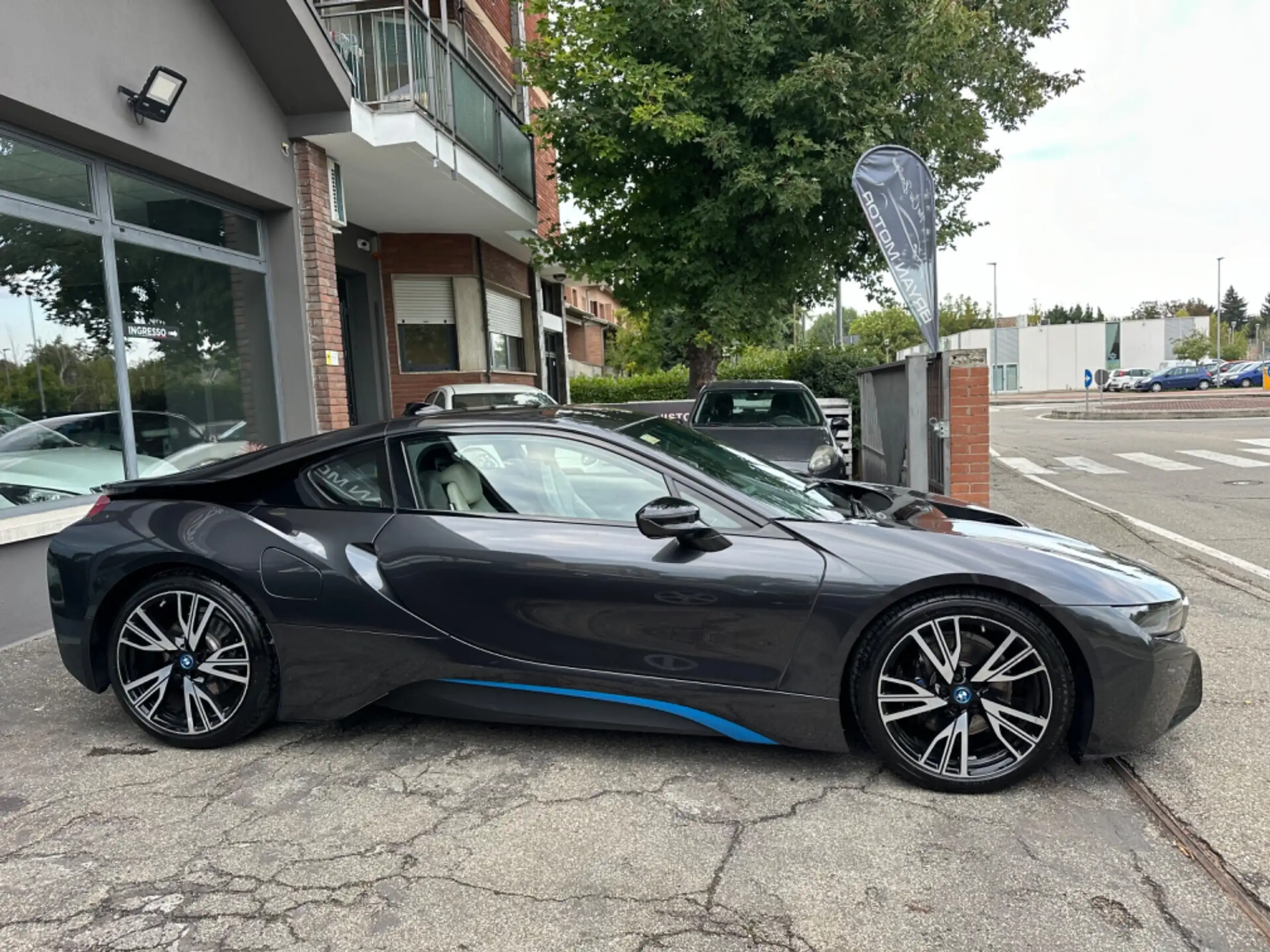 BMW - i8