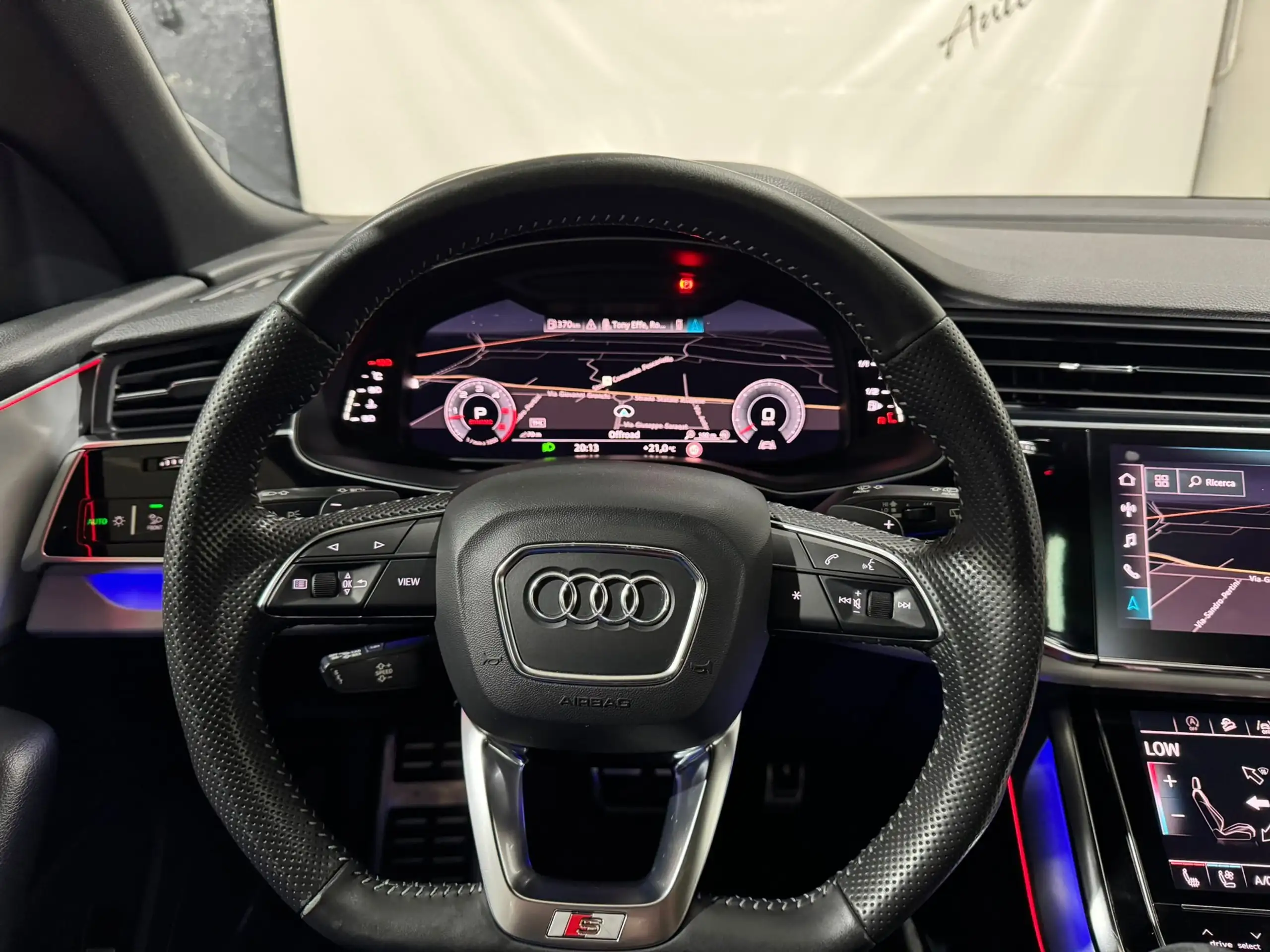 Audi - Q8