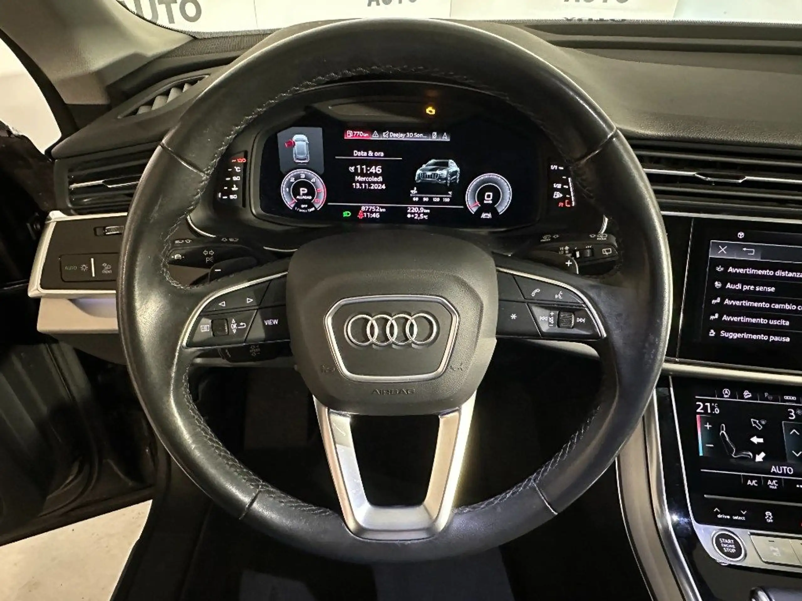 Audi - Q8