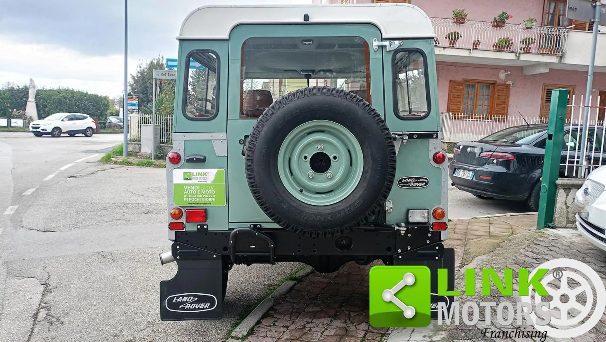 Land Rover - Defender