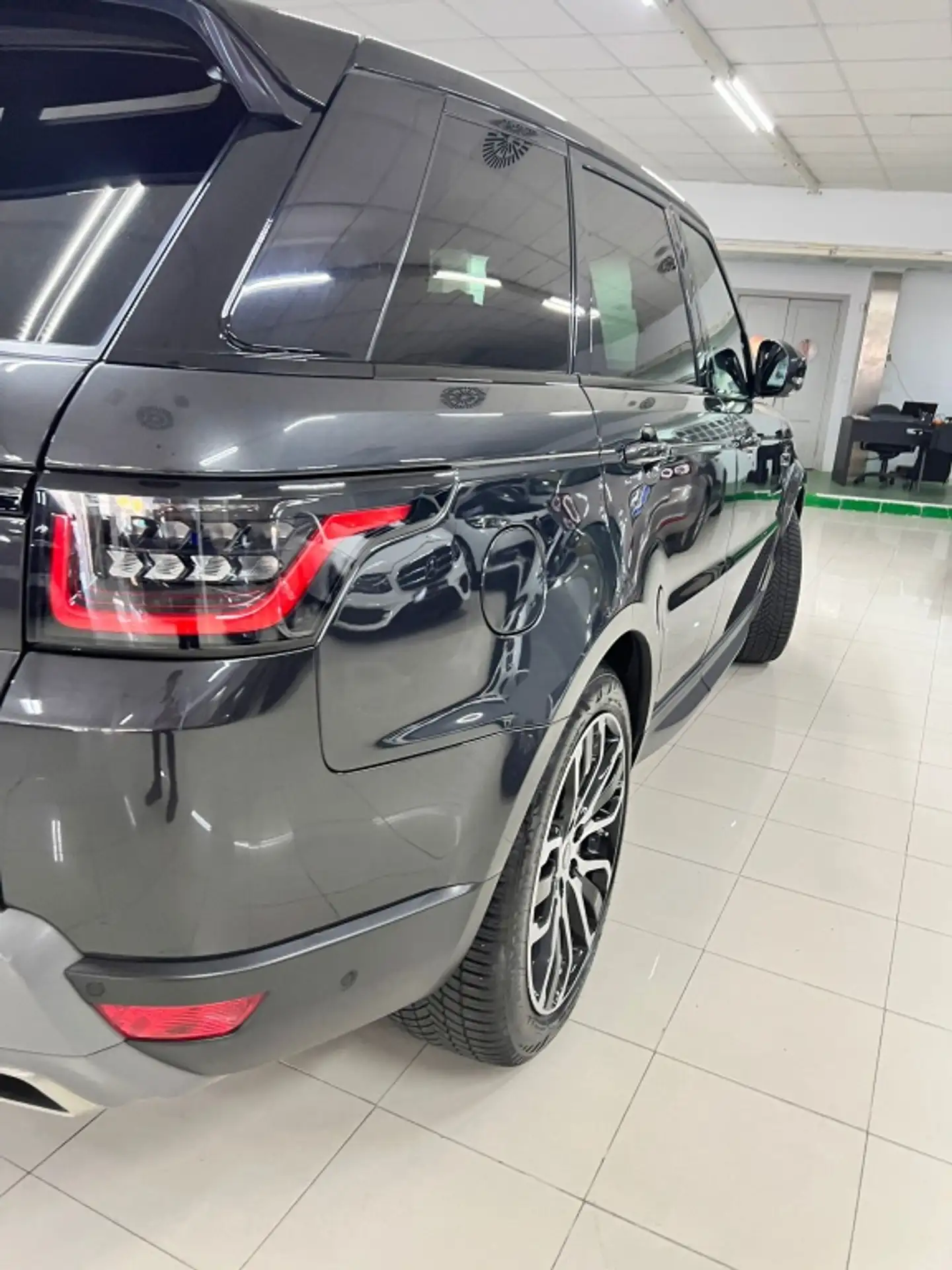 Land Rover - Range Rover Sport