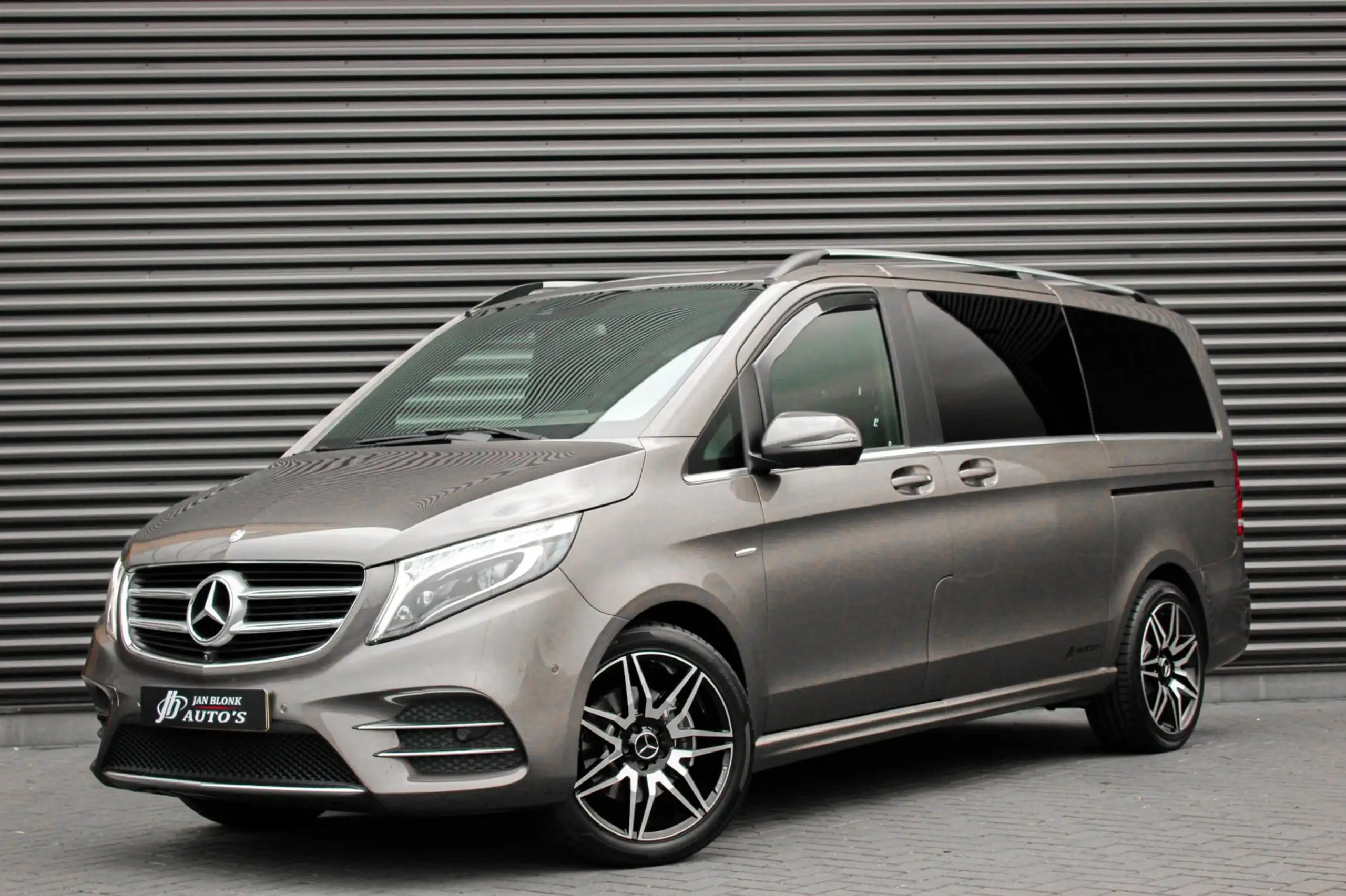 Mercedes-Benz - V 250