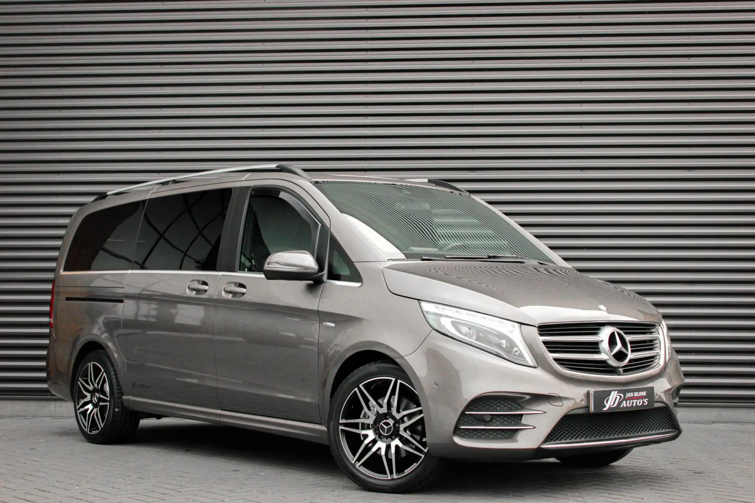 Mercedes-Benz - V 250