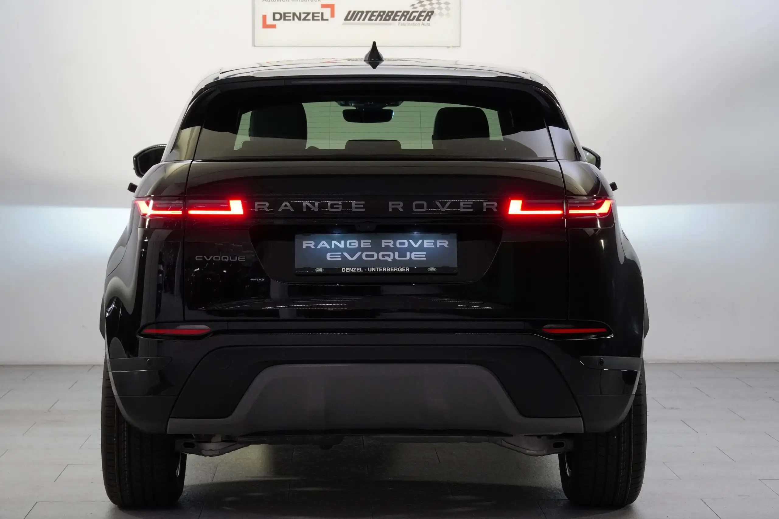 Land Rover - Range Rover Evoque