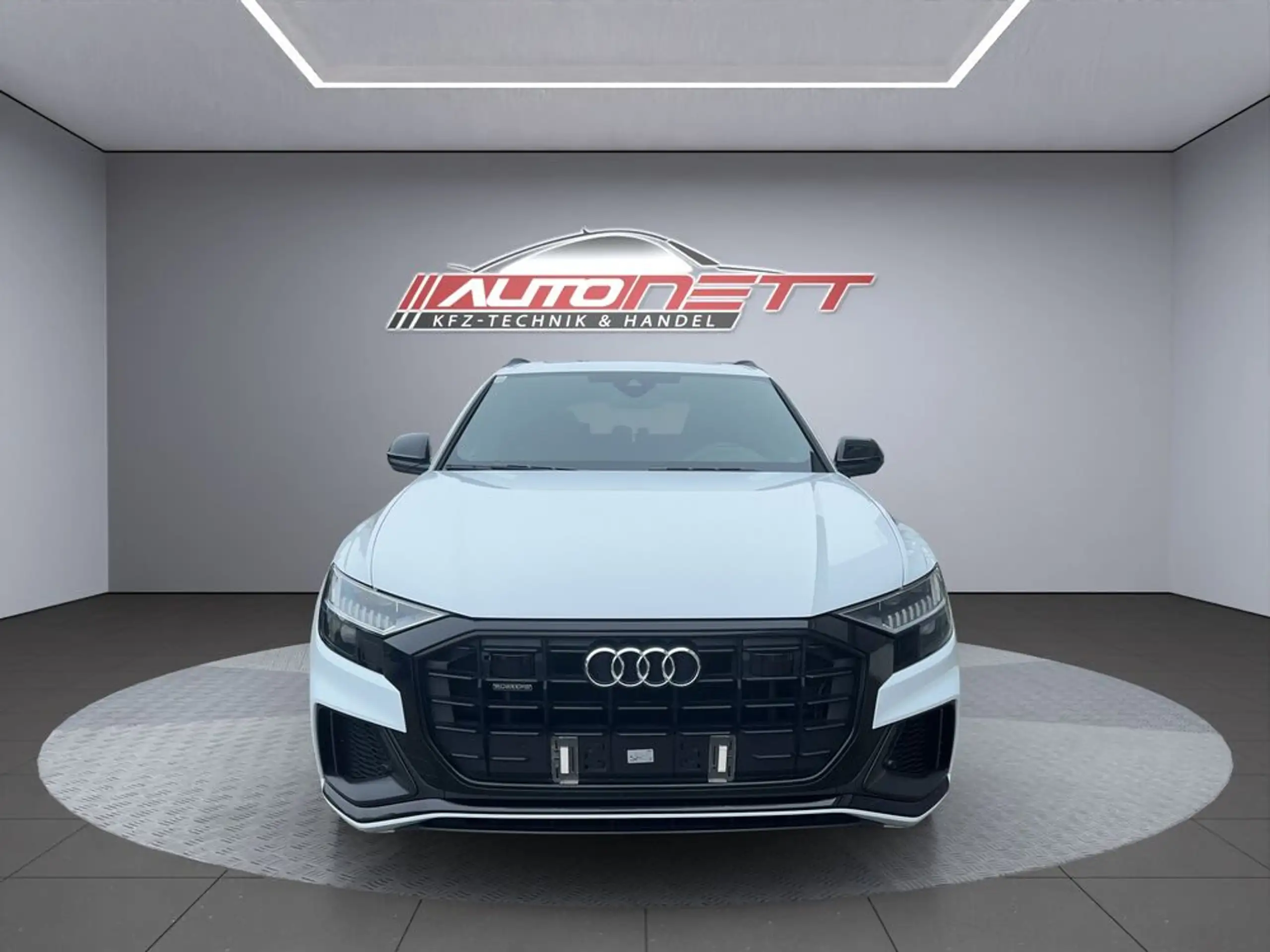 Audi - Q8