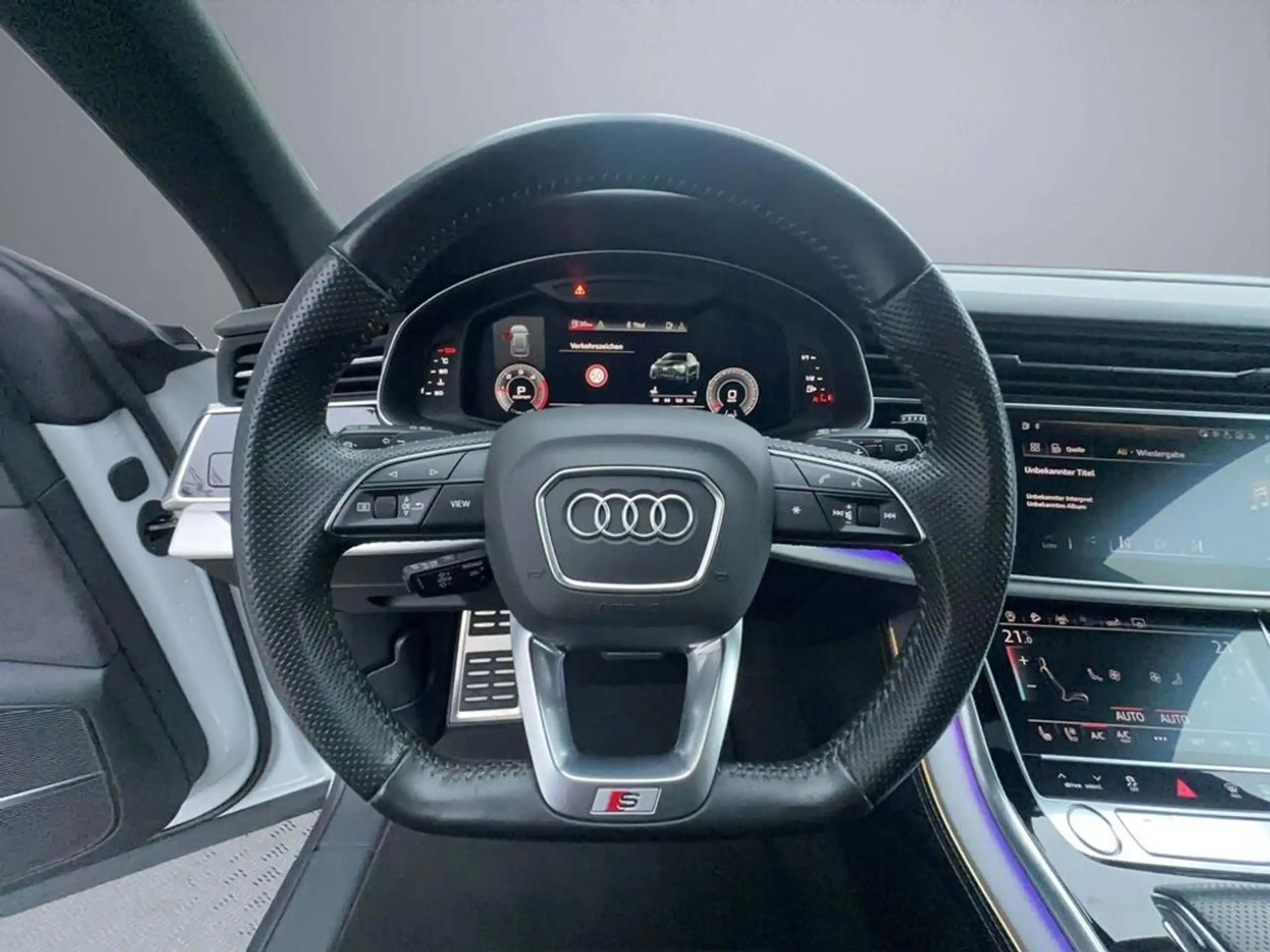 Audi - Q8