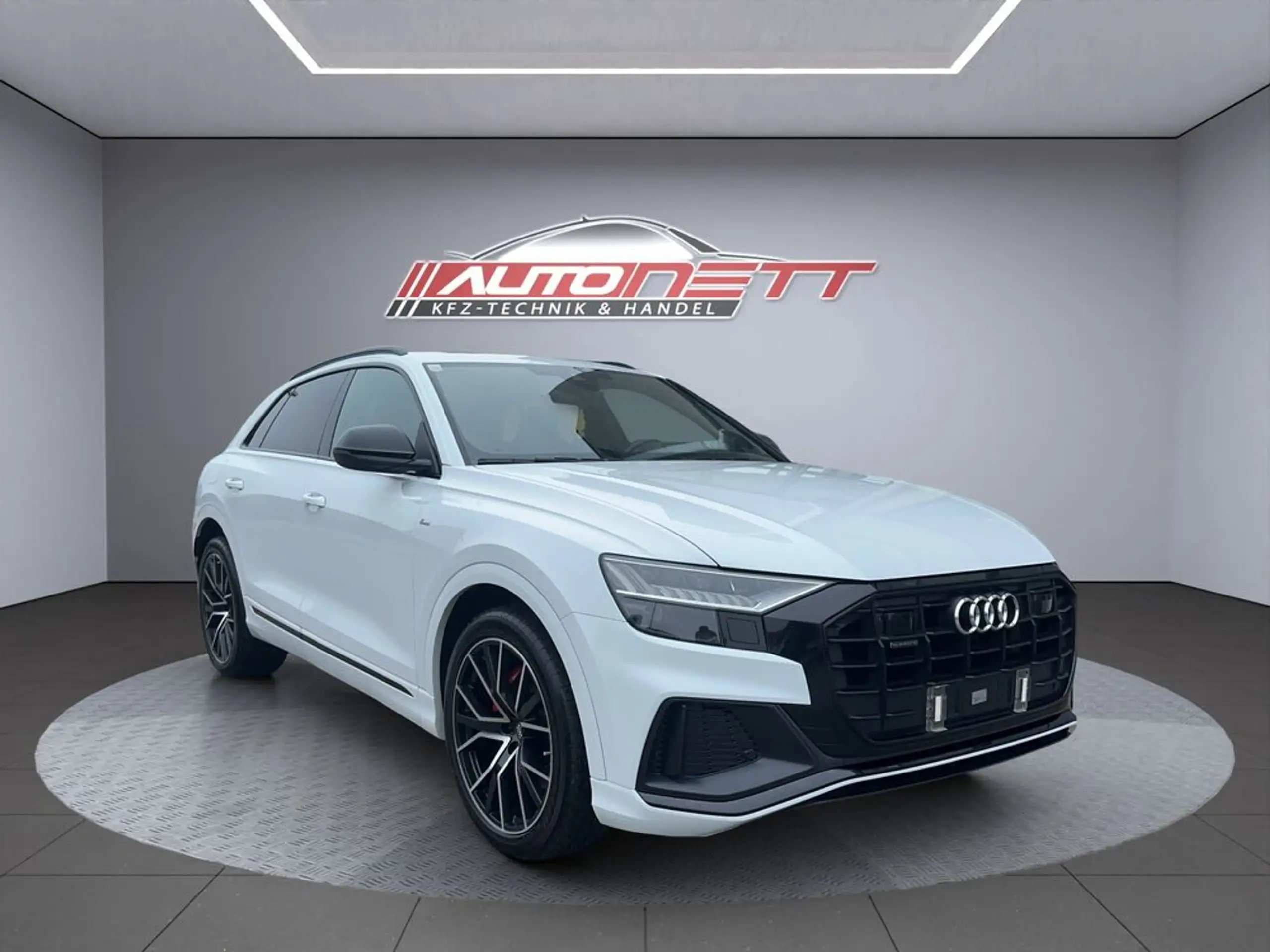 Audi - Q8