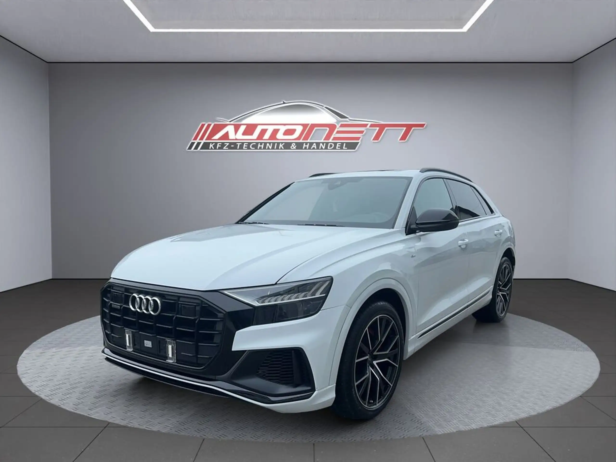 Audi - Q8