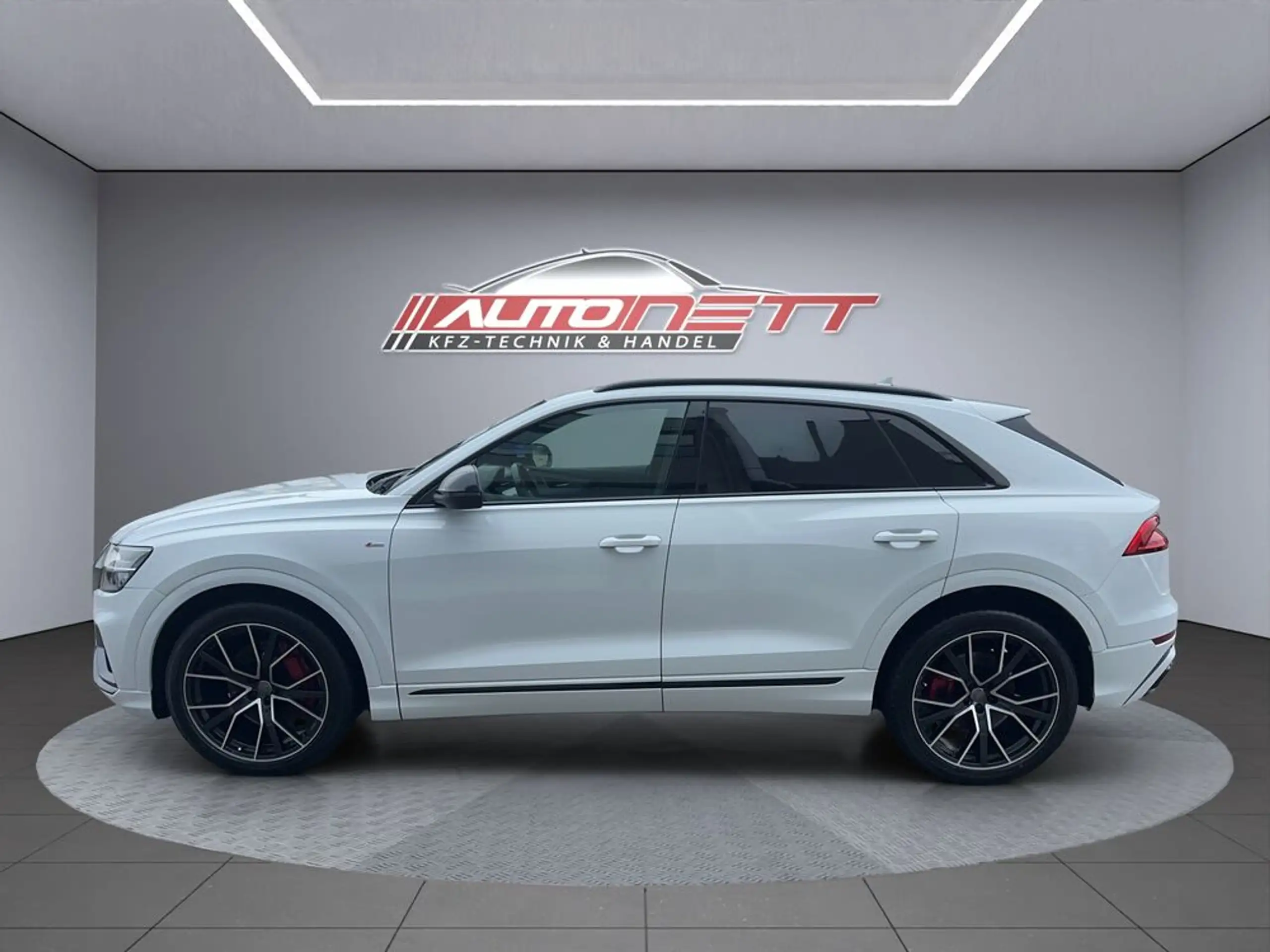 Audi - Q8