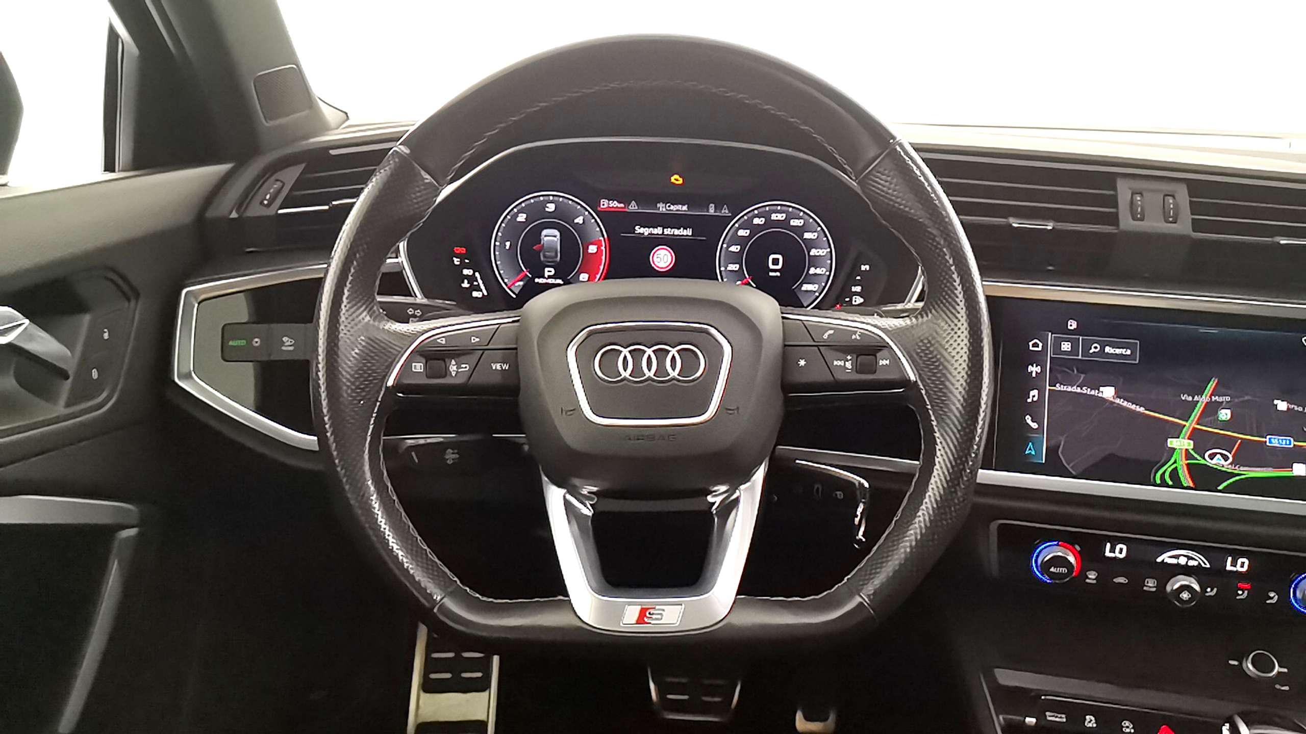 Audi - Q3